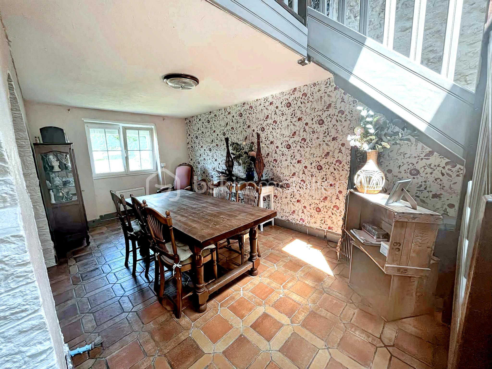 Maison en pierre de 139 m² - 27c65999-11d9-42c9-87bb-0d9579be2cc8.jpg