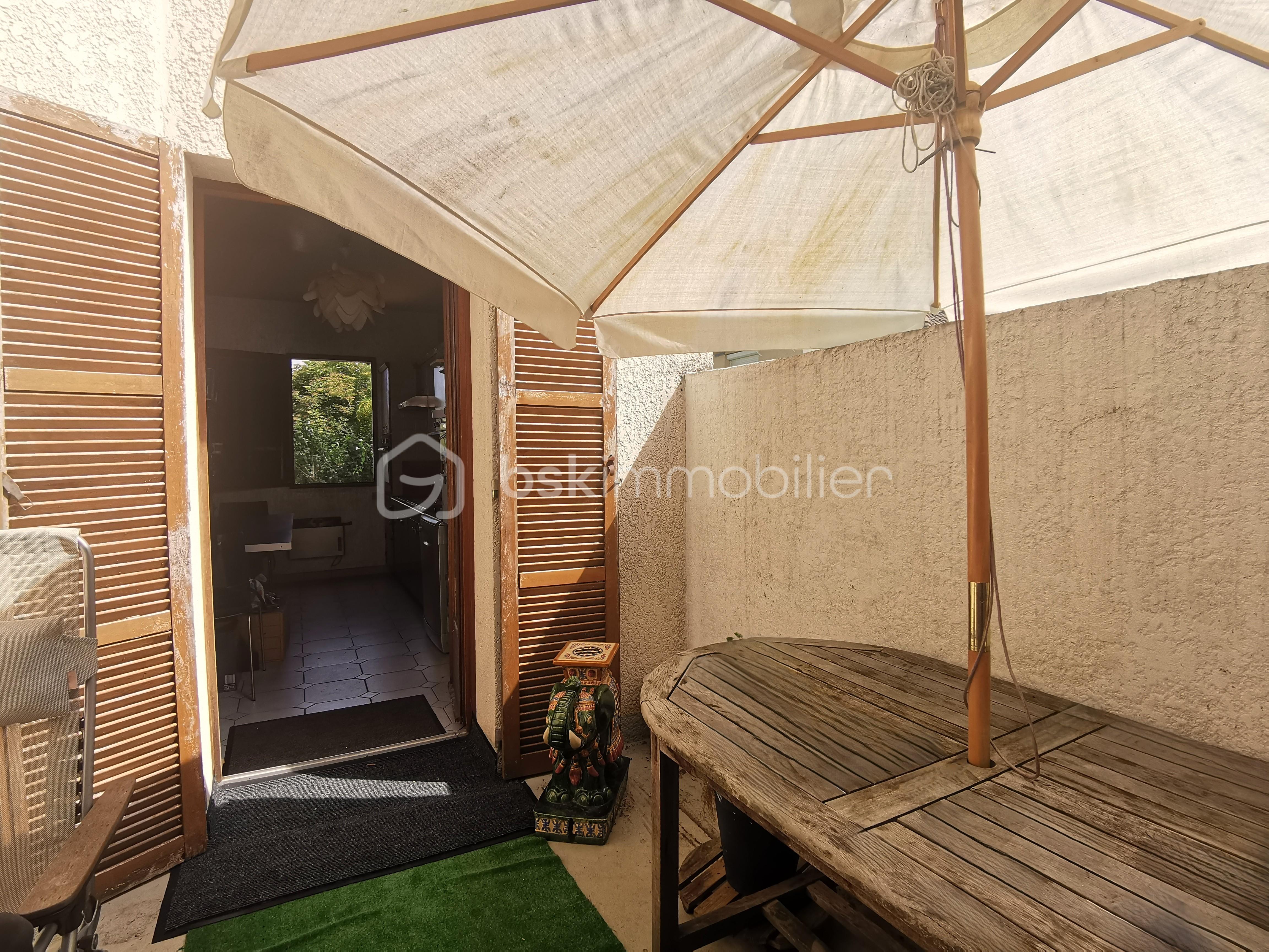 PATIO.jpg