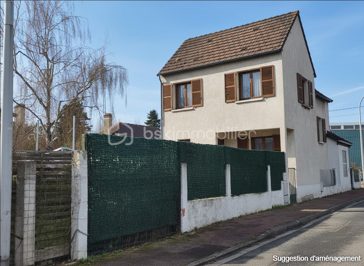 Maison de 120 m² - 2-facade vue de l'arrière ciel bleu.jpg