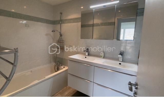 Appartement de 96,45 m² - SDB 1.jpg