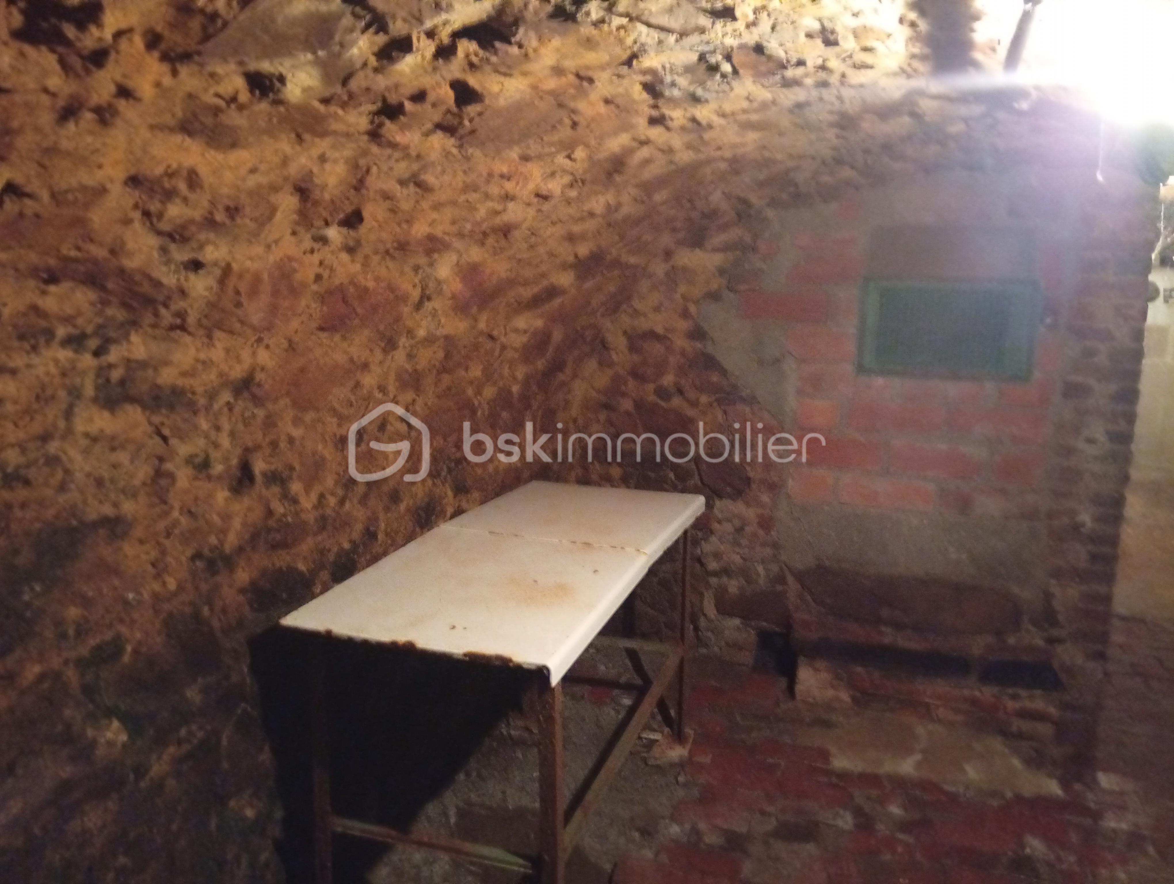 Maison ancienne de 147 m² - Cave Regniowez.jpg