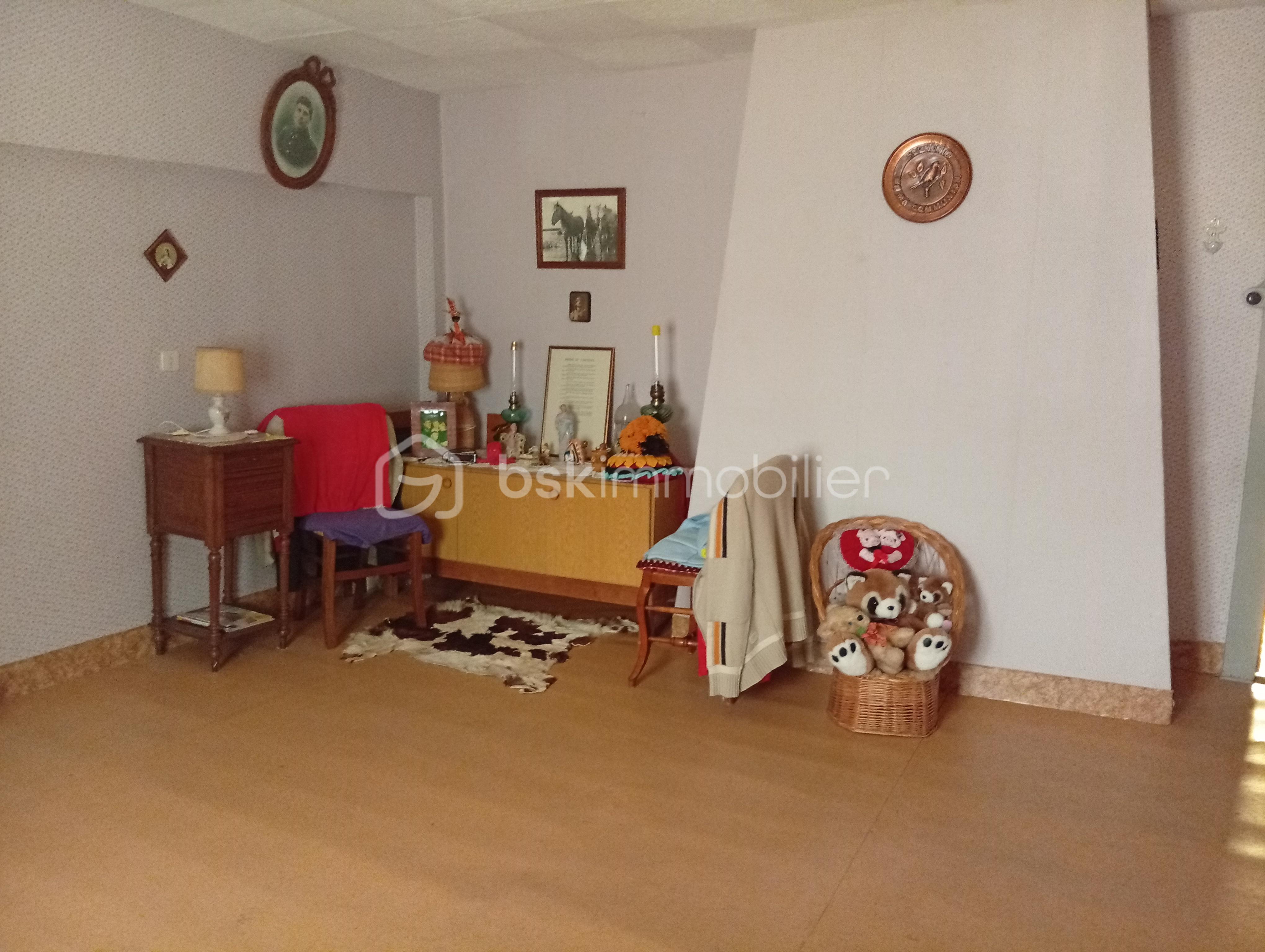 Maison ancienne de 147 m² - Chambre Regniowez.jpg