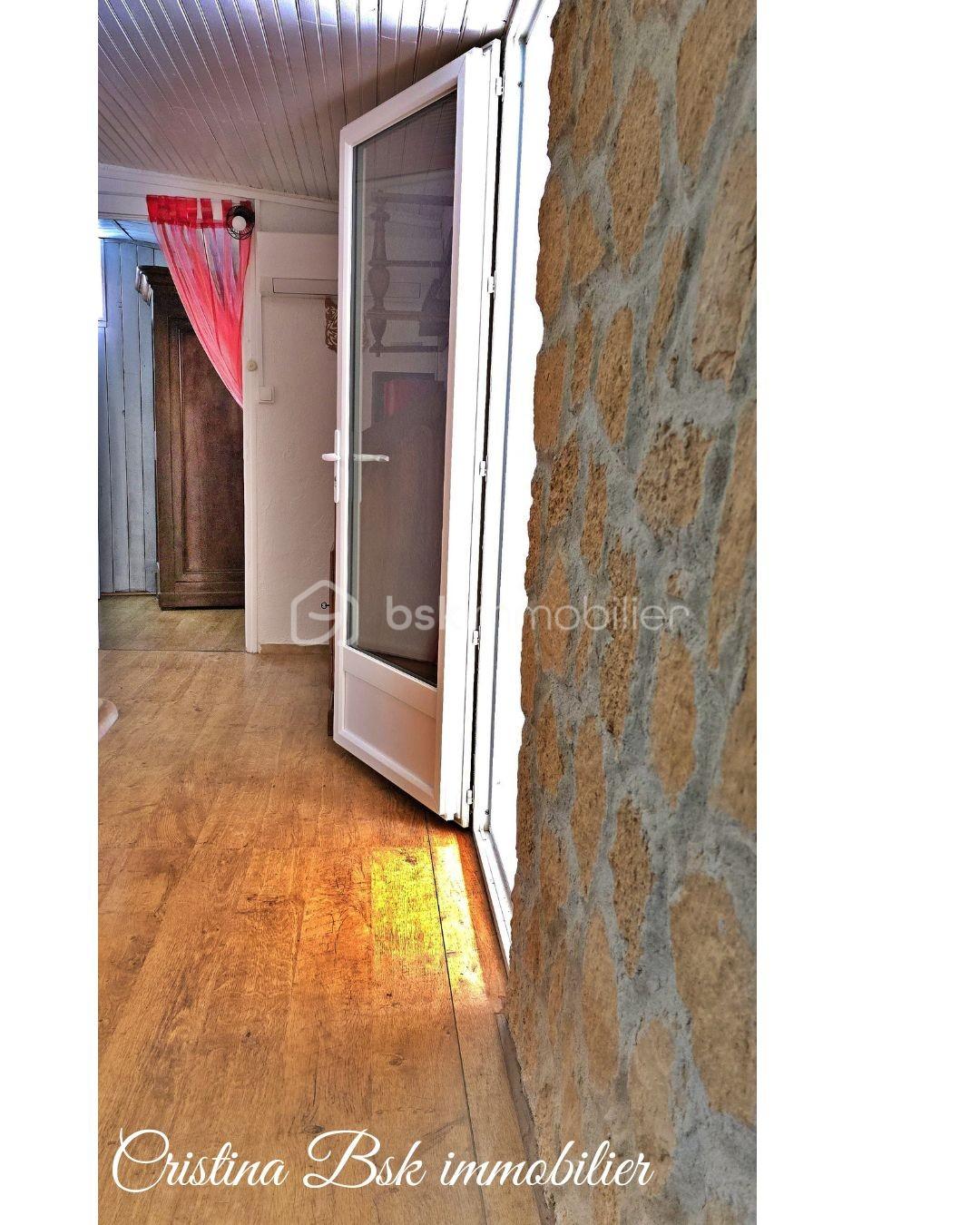 Maison de 38 m² - sejour vide.jpg