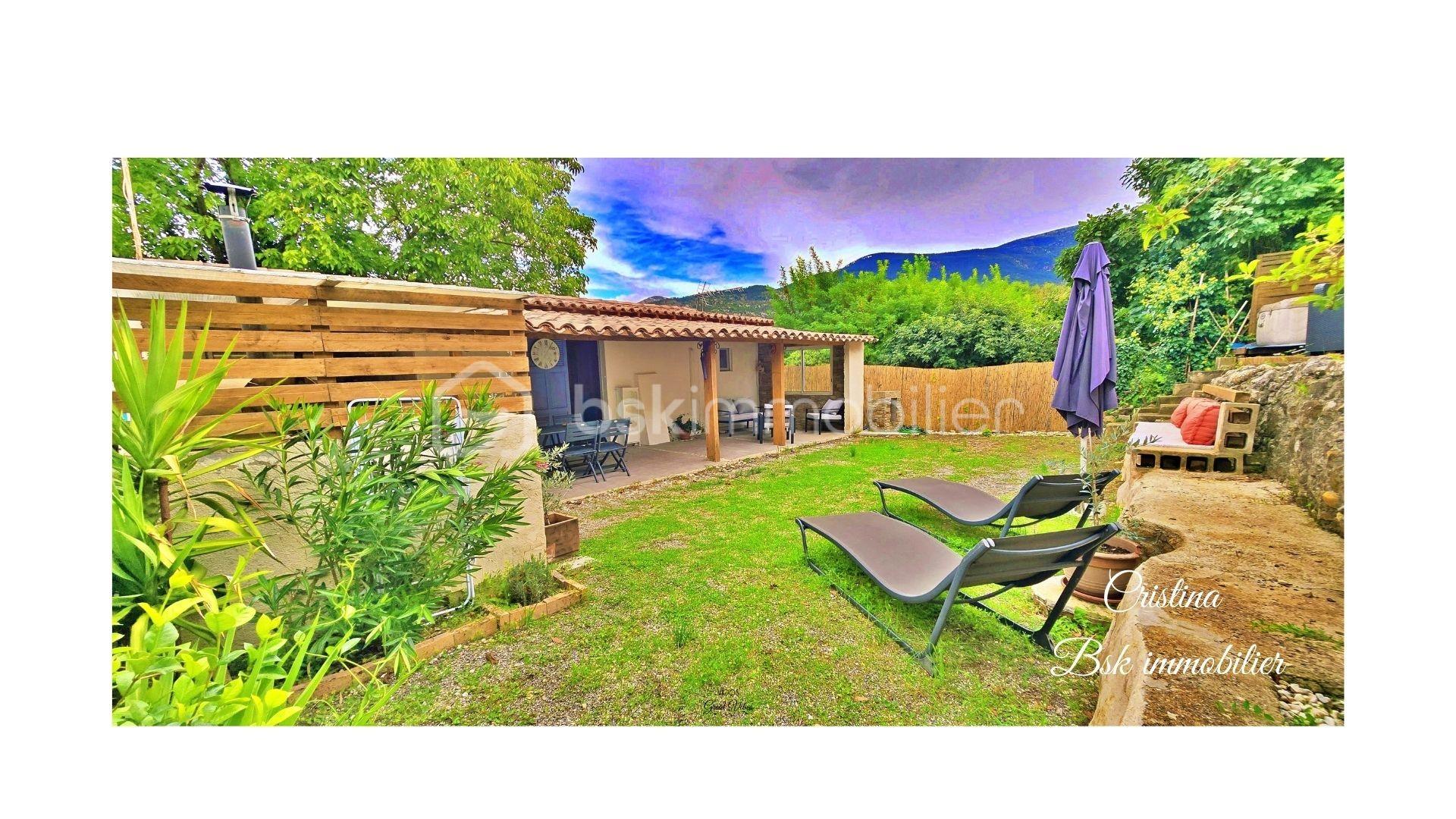Maison de 38 m² - photo signée vue depuis le jardin a la cuisine.jpg