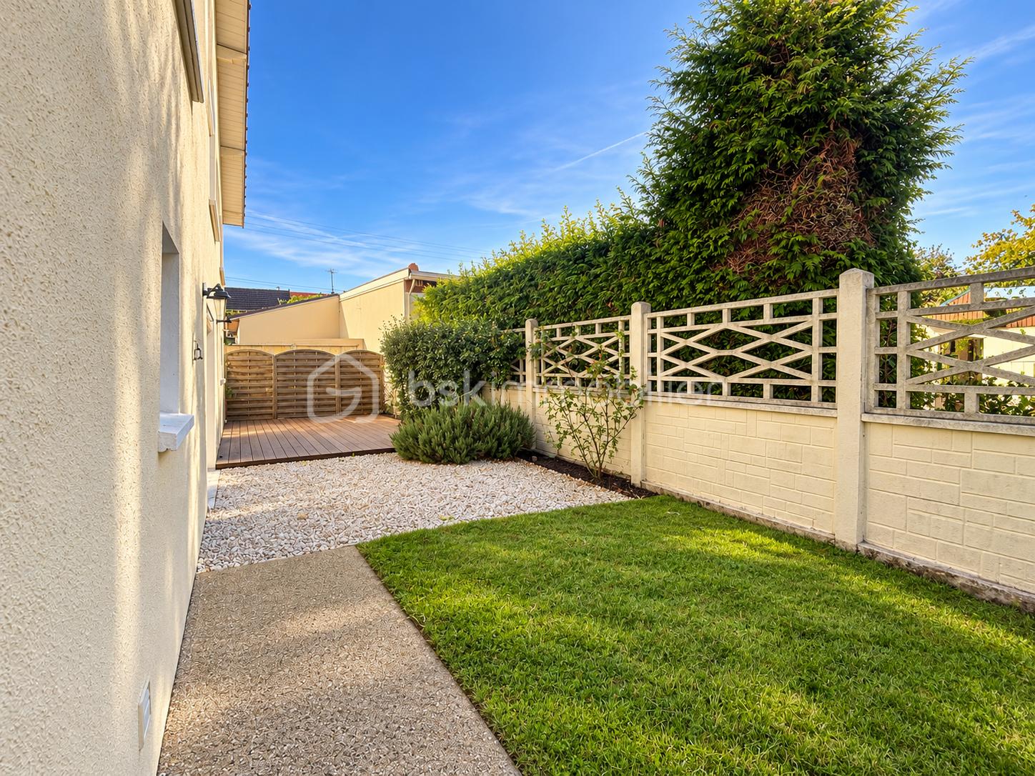 Caractéristiques maison Jardin latéral.png