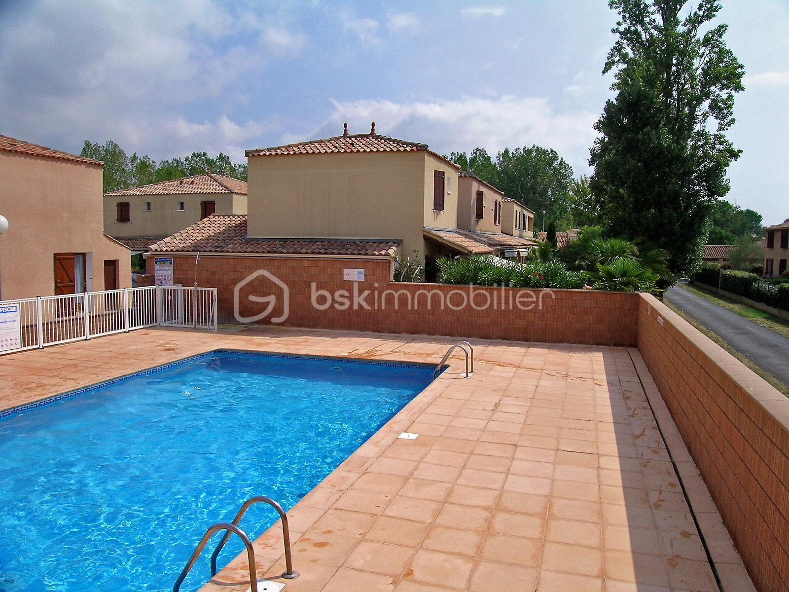 03_Bastides Villa N°10_piscine en direction du Sud_01.jpg