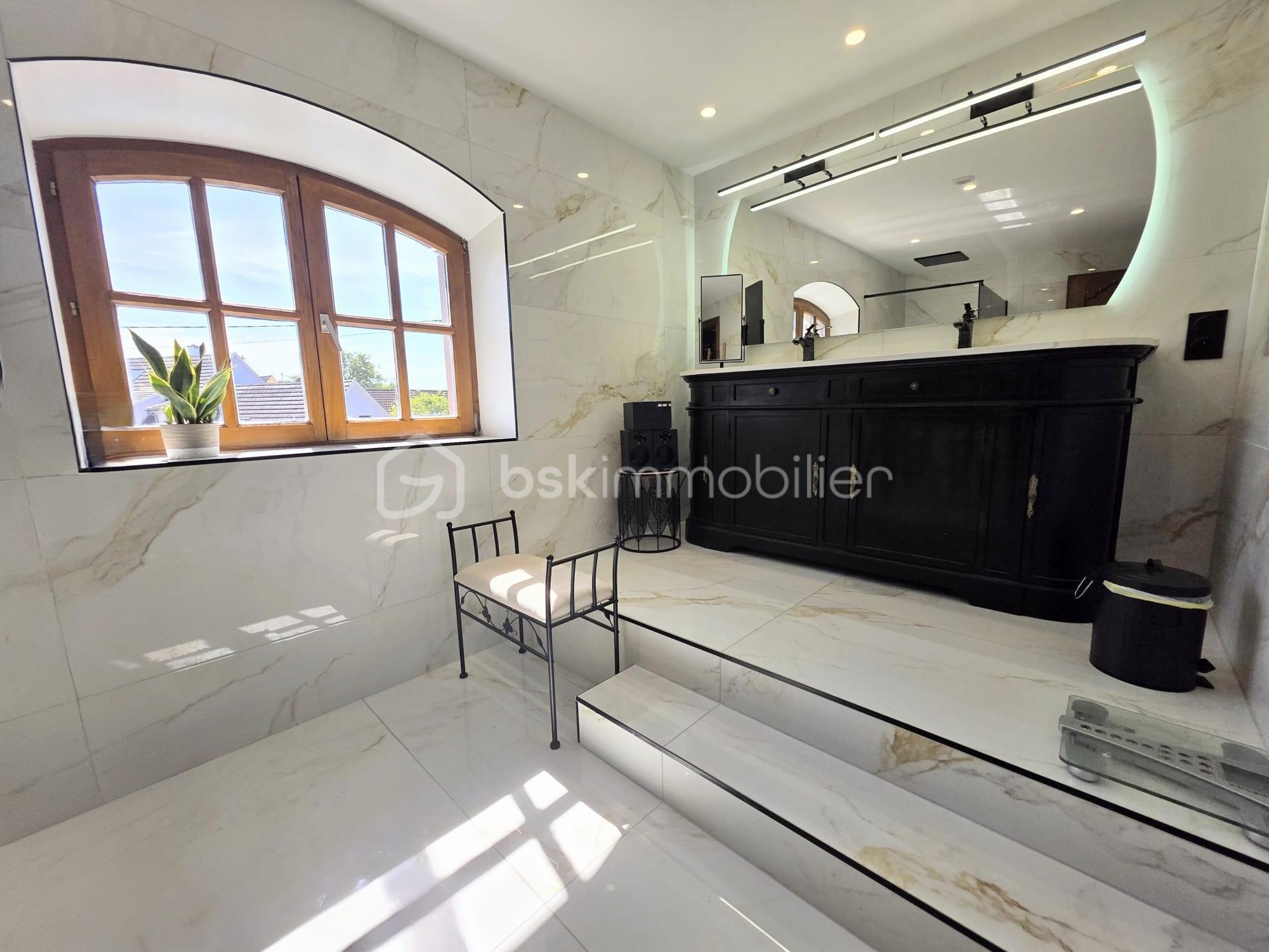 Villa de 215 m² - SDB MEUBLE FENETRE.jpg