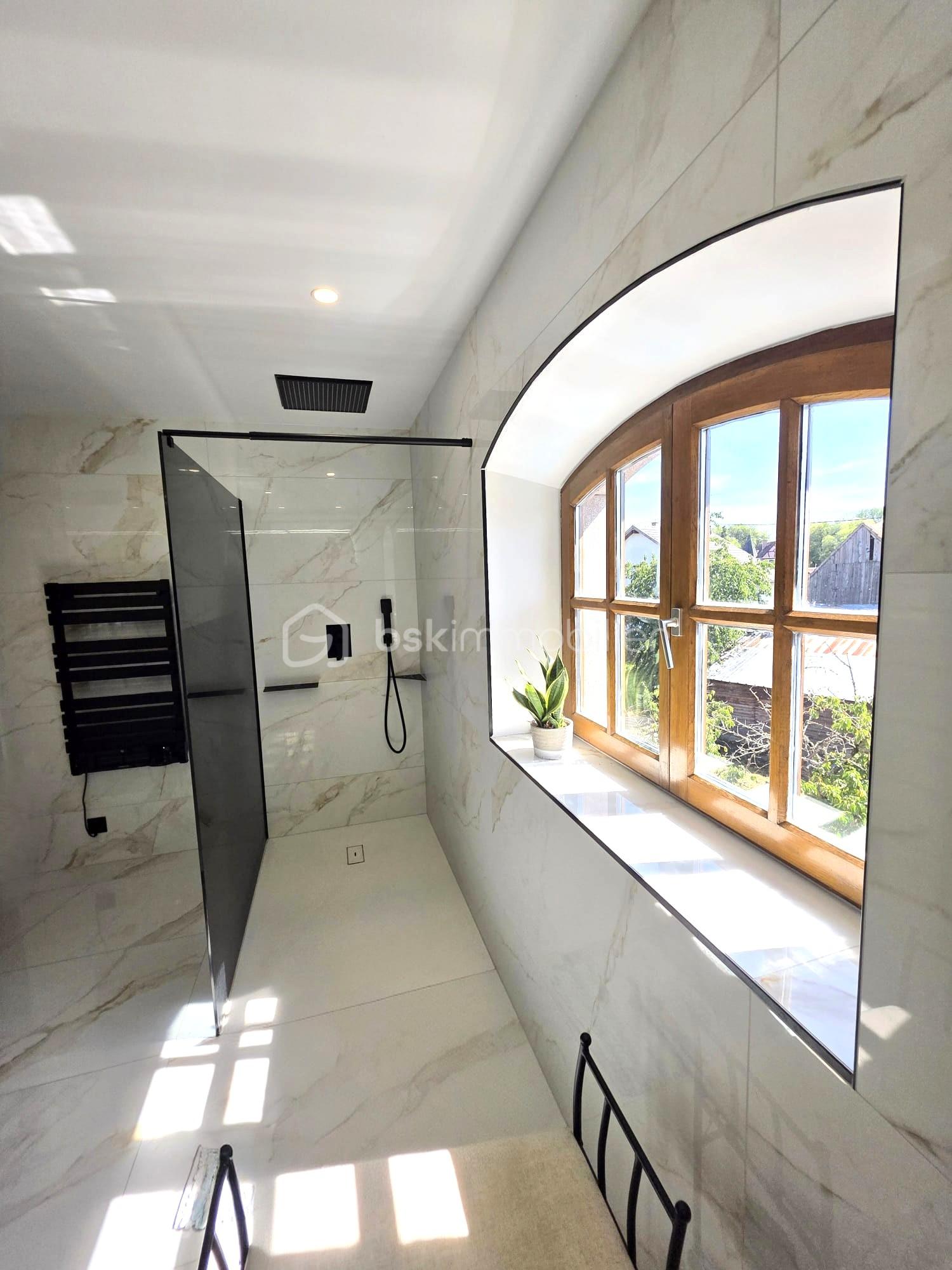 Villa de 215 m² - SDB DOUCHE FENETRE.jpg