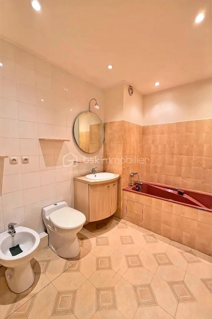 Appartement de 92 m² - hoqi-35209cbe7b5d42d3a3e6695a21458d4e.jpg