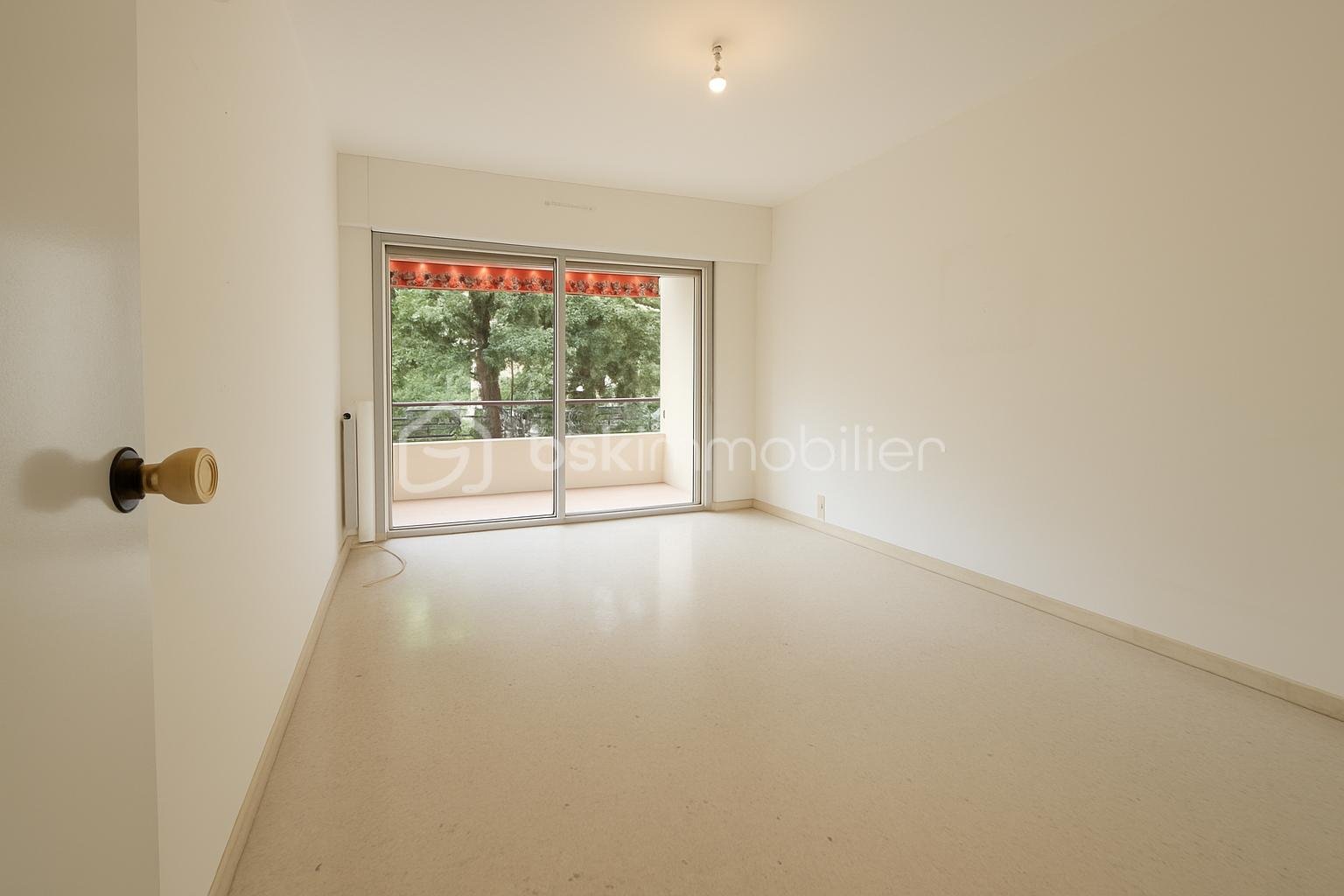 Appartement de 75,70 m² - chambre 1 pub.png