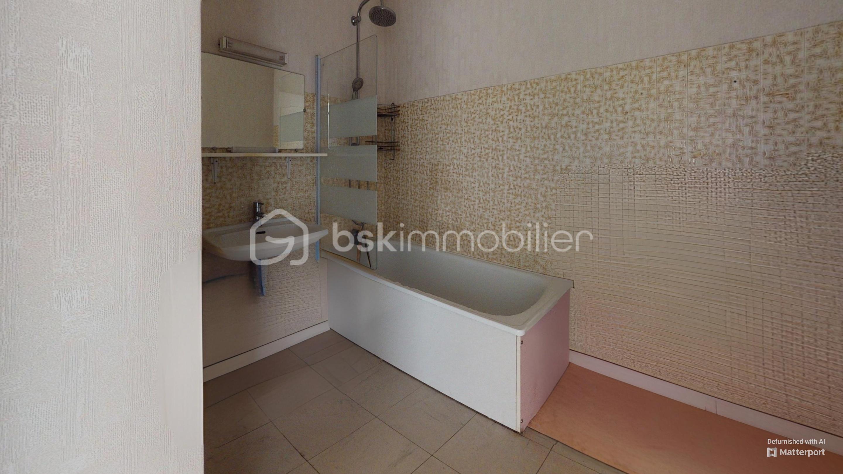 Appartement de 73 m² - Appt-Gien-Bathroom-Defurnished.jpg