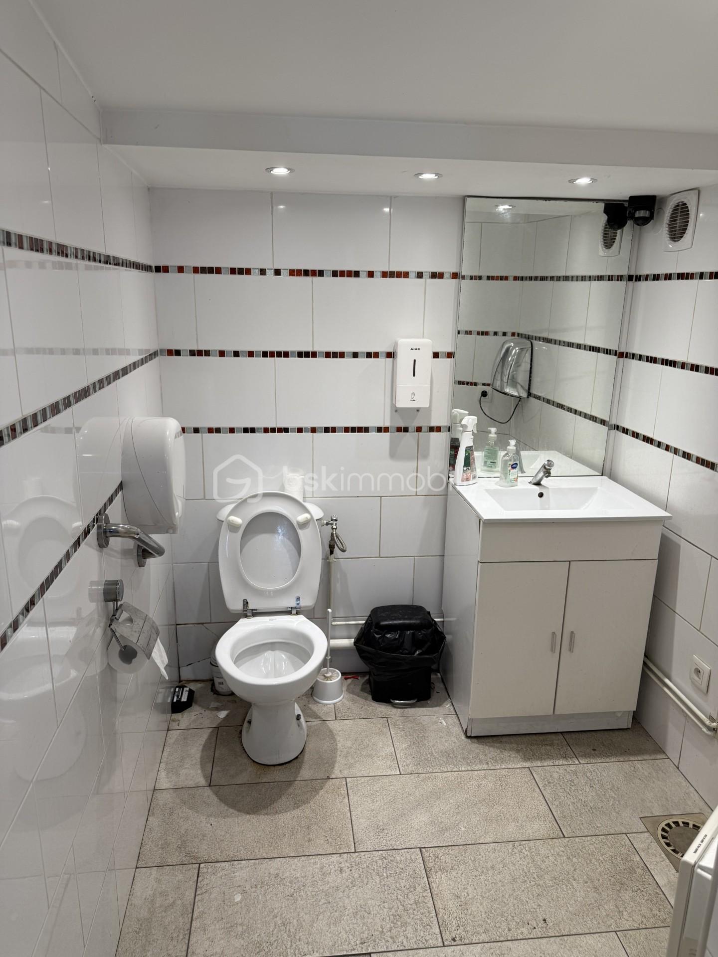 Local commercial de 160 m² - buc15.jpg