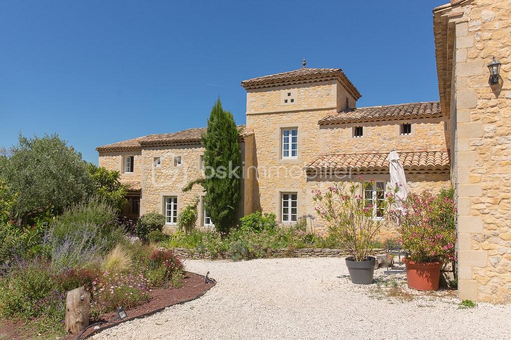 le mas vue depuis carport optimise.jpg