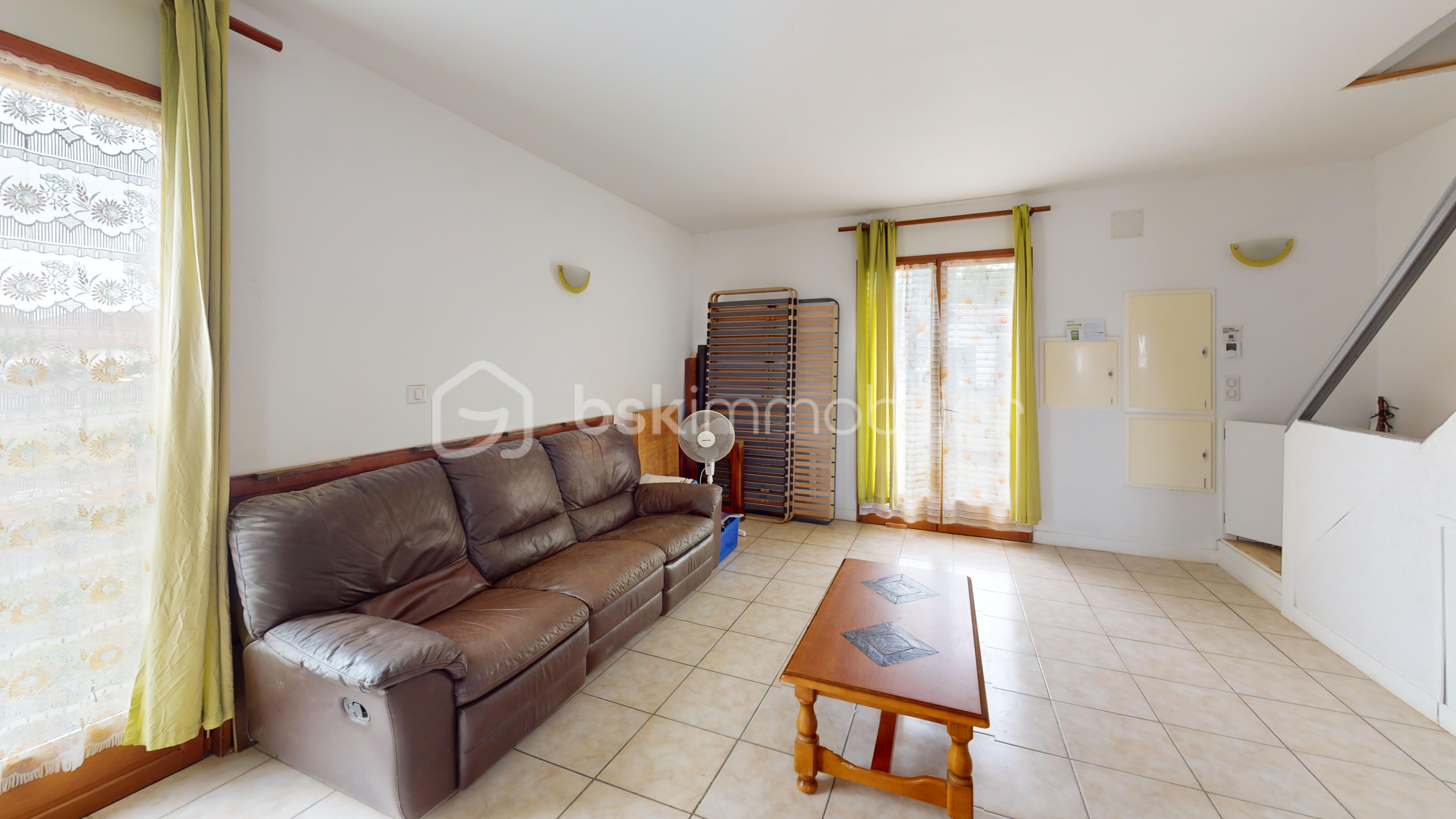 10-Route-De-Sauveterre-De-Bearn-Living-Room 1.jpg