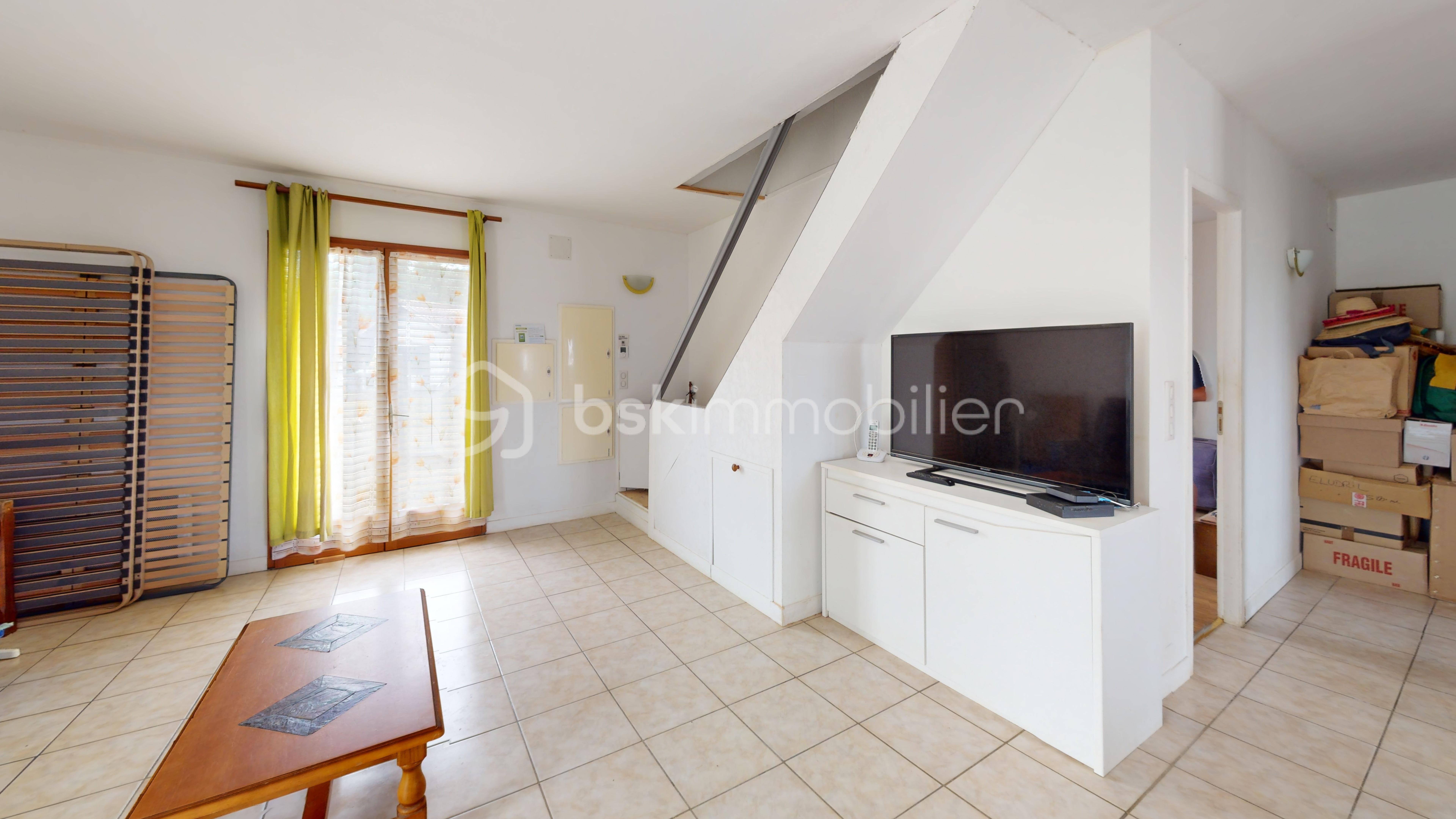 10-Route-De-Sauveterre-De-Bearn-Living-Room.jpg