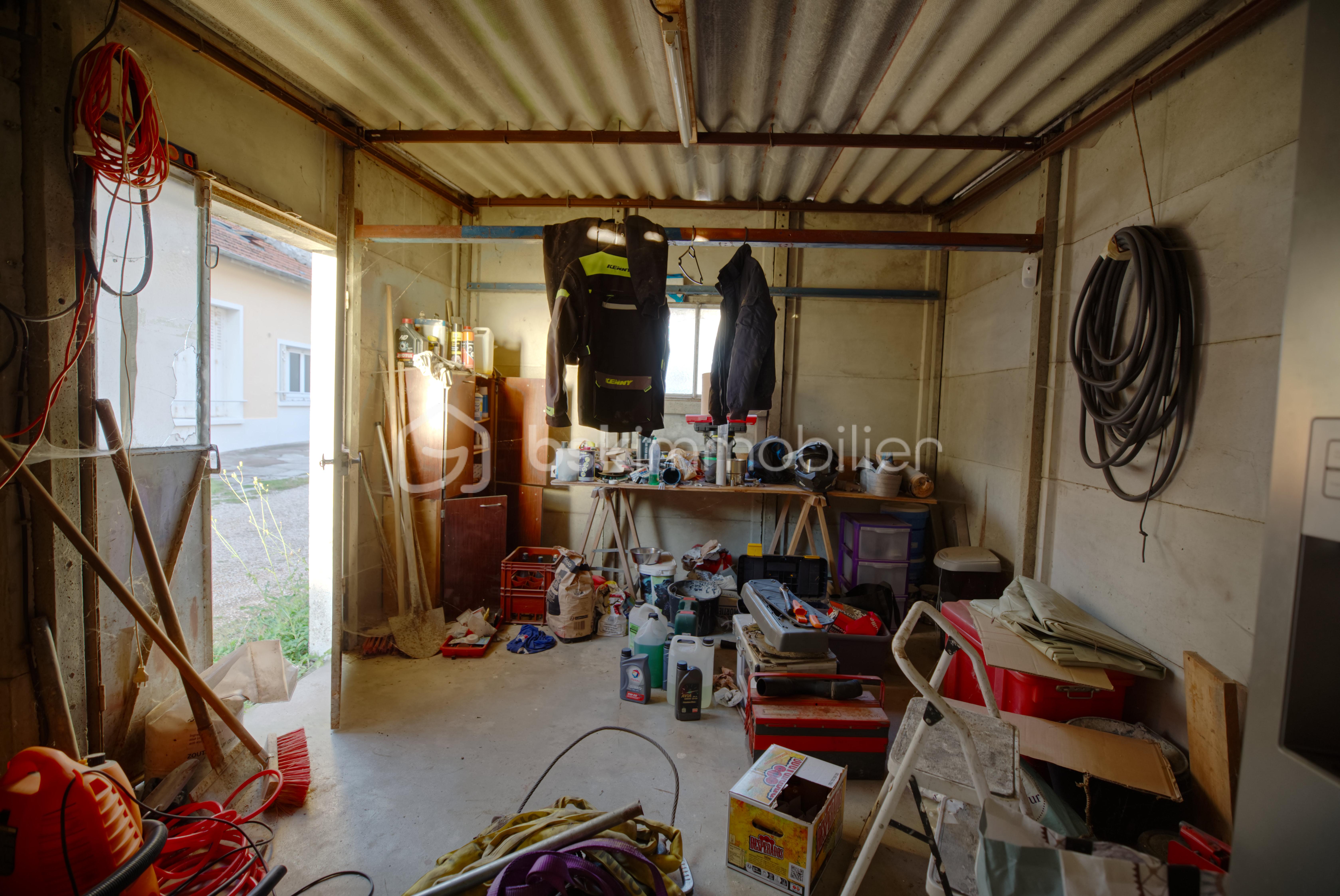 Maison ancienne de 130 m² - garage1.jpg