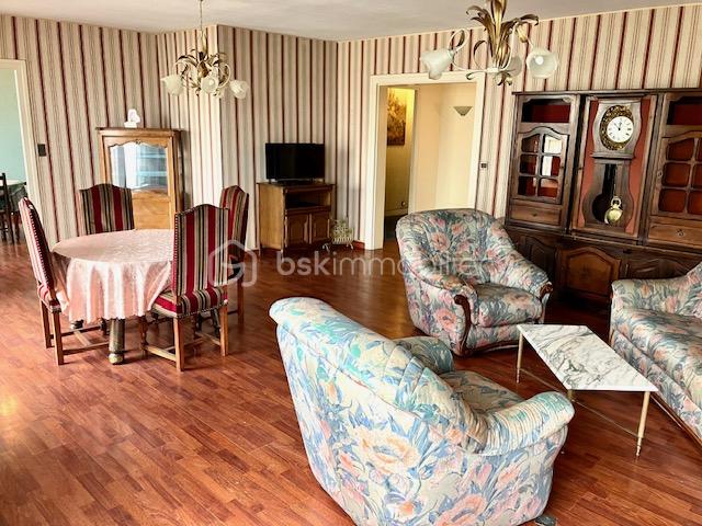 Appartement de 144 m² - louchez_salon_vers_entrée.jpg