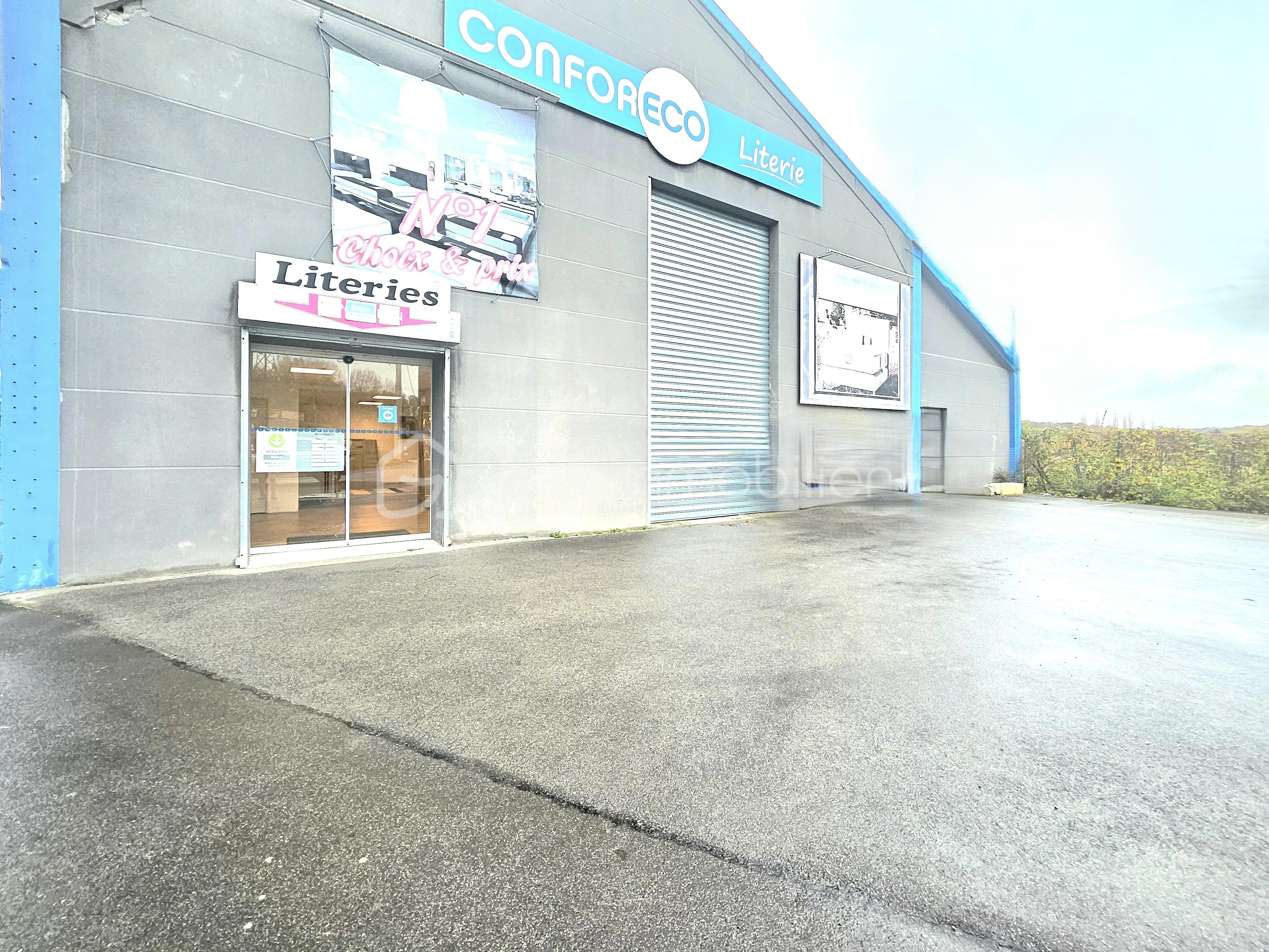 Local d'activités de 1 930 m²