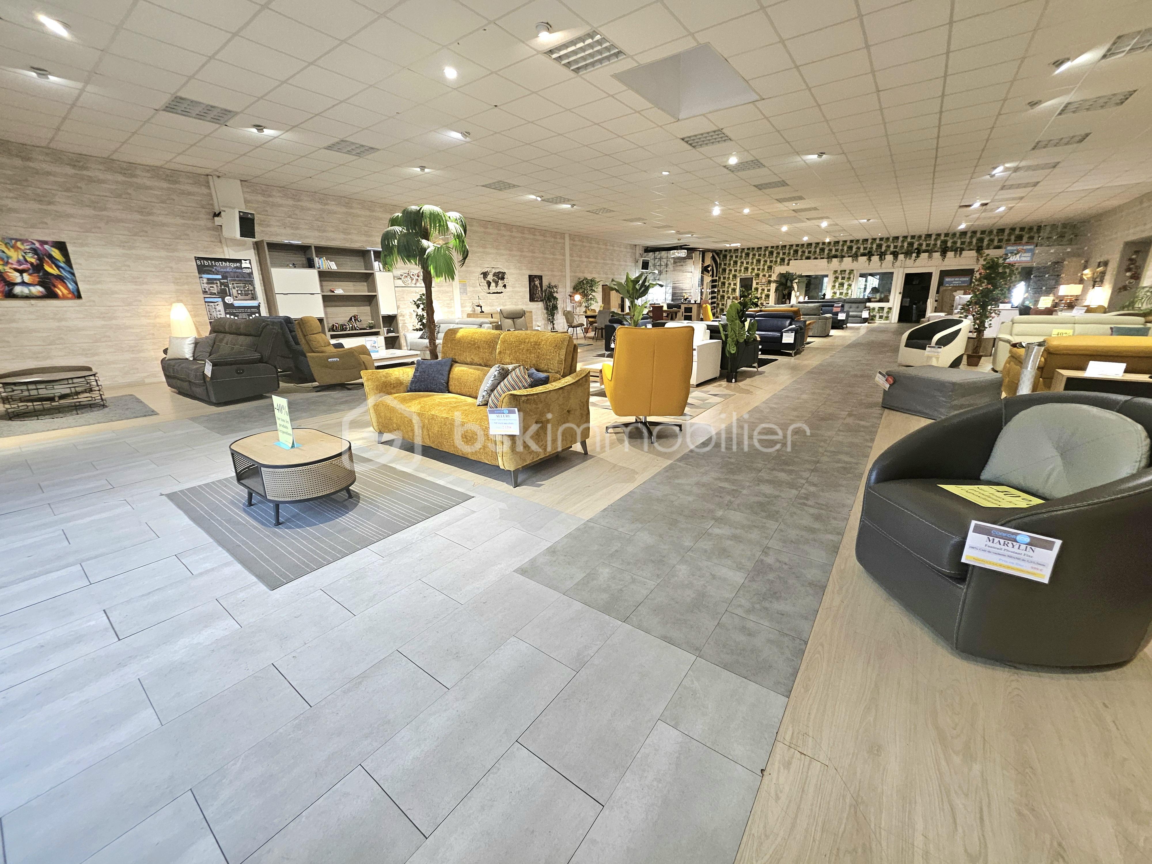 Local d'activités de 1 930 m² - 20251108_155028 1.jpg