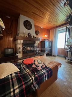 Maison traditionnelle de 90 m² - salon avec cheminée.jpg