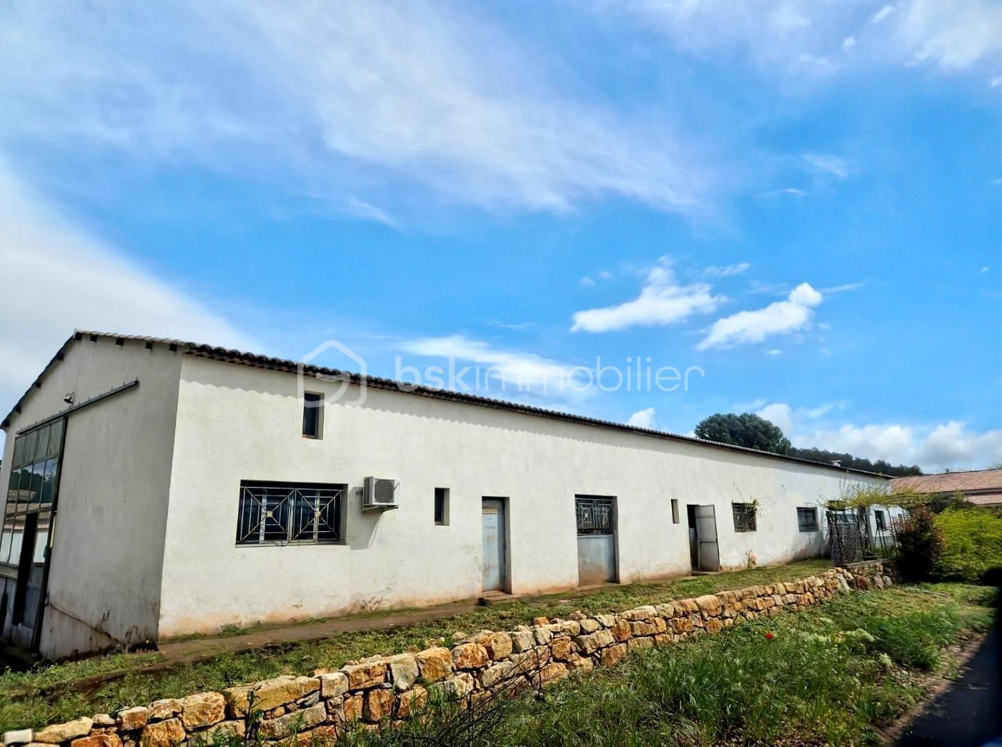 Local commercial de 96 m² - 1f51e60fbdf0537-1.jpg