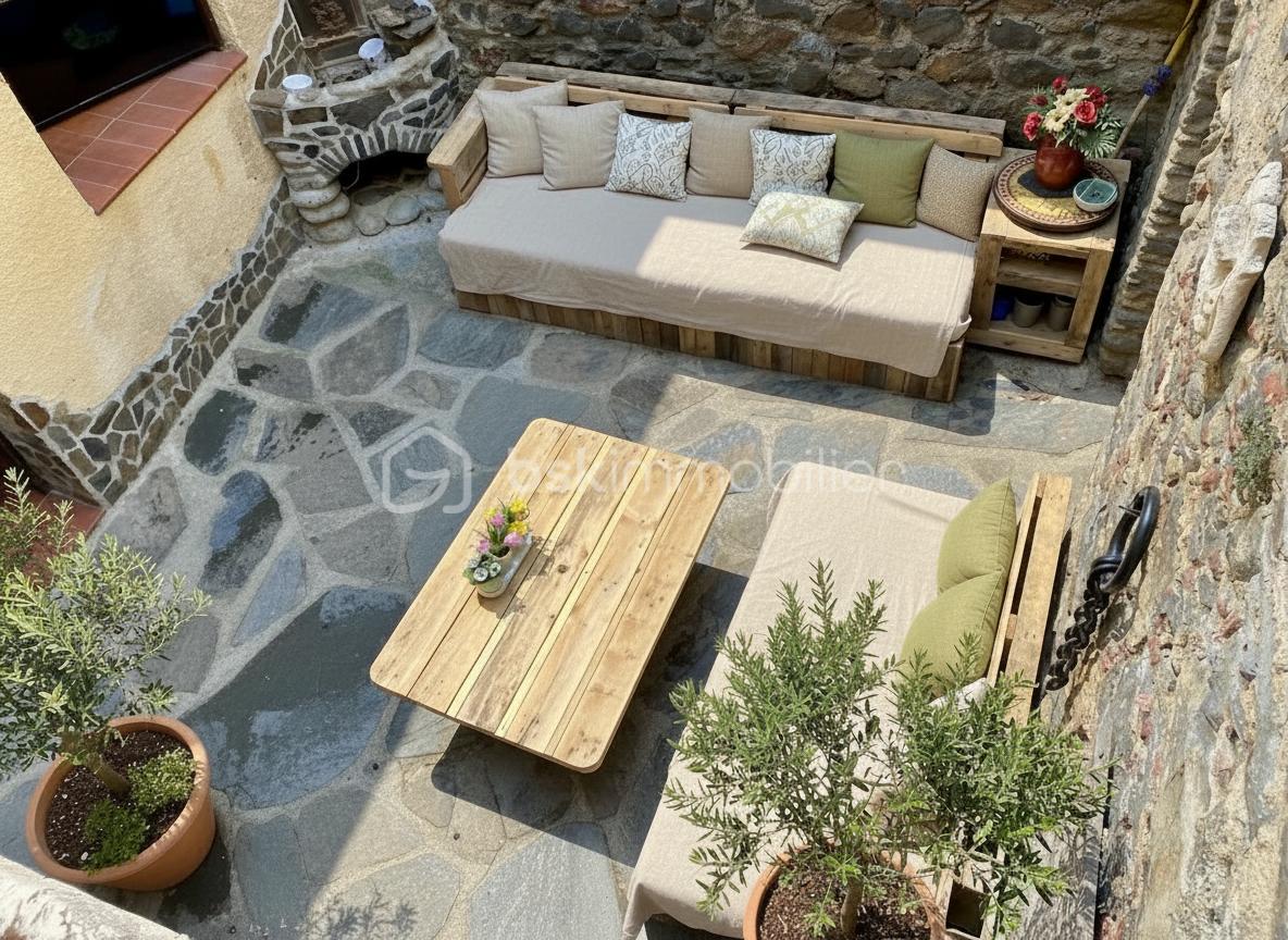 MAISON DE VILLAGE D AVEC PATIO ET GARAGE – BOULETERNERE.jpg