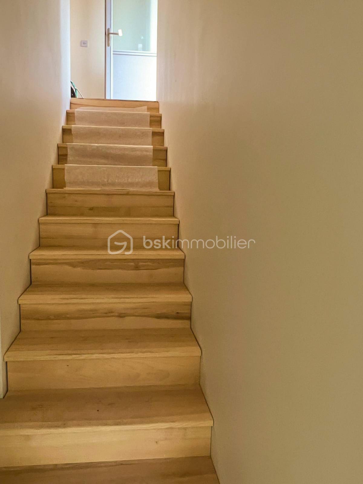 Maison de 94,25 m² - ESCALIER.jpg