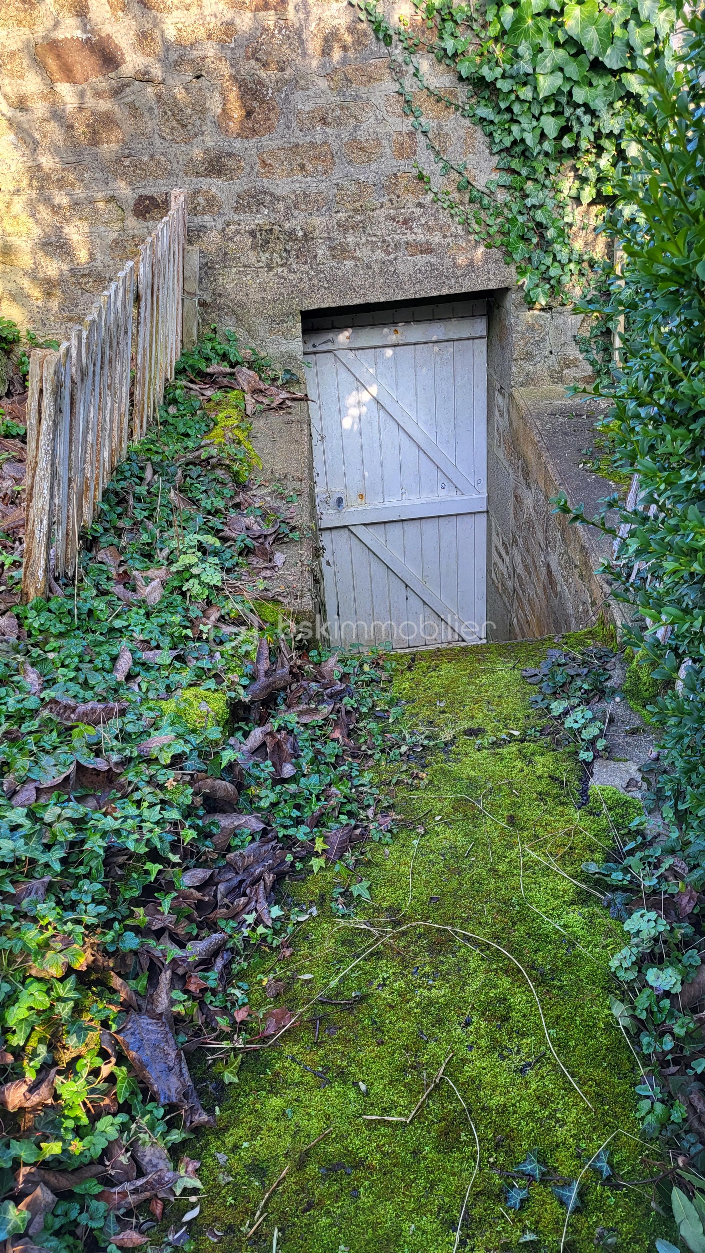 Maison de village de 147 m² - SENE portillon de l'interieur .jpg