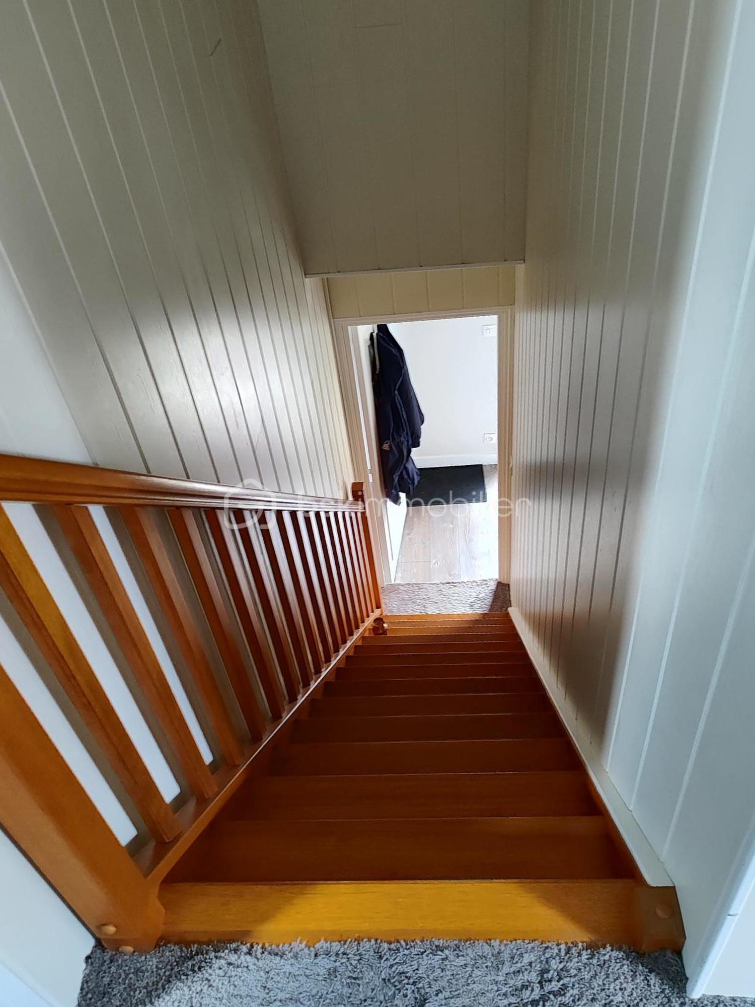 Pavillon de 93 m² - escalier.jpg