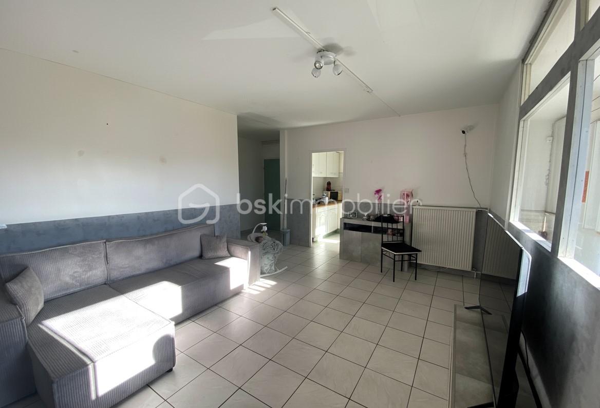 Appartement de 60,74 m² - Salon vue 2.jpg