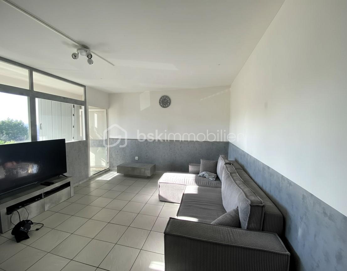Appartement de 60,74 m² - Salon vue 1.jpg