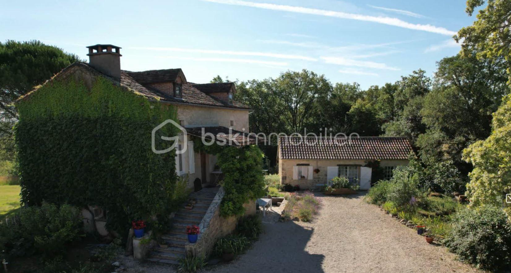 Corps de ferme de 474 m² - drone bb.JPG