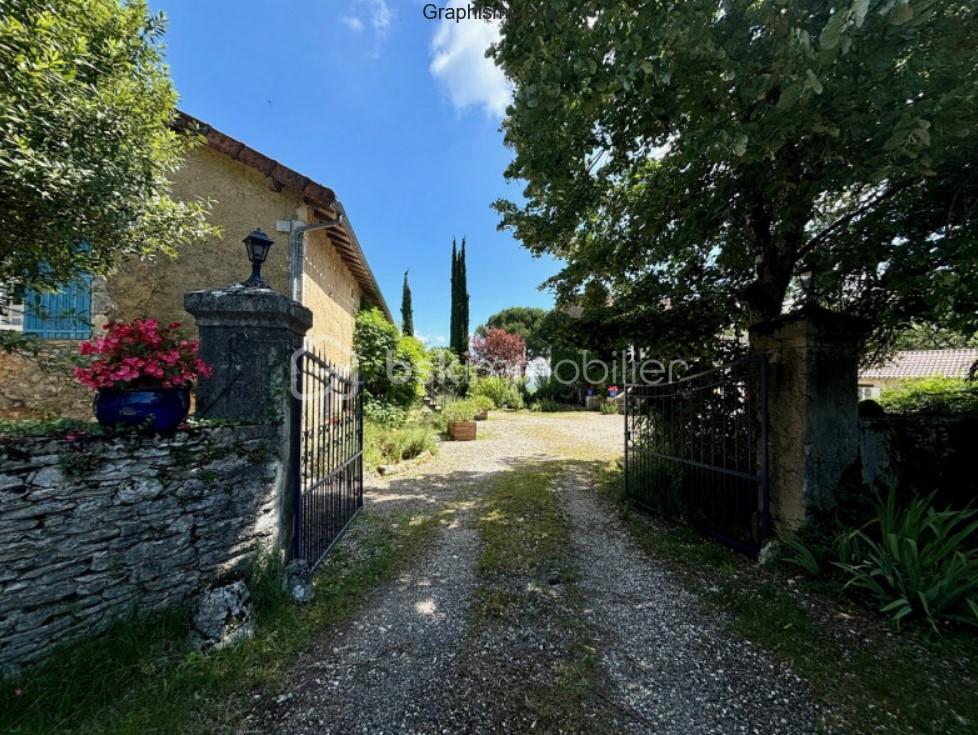 Corps de ferme de 474 m² - entrée vitar - Copie.jpg