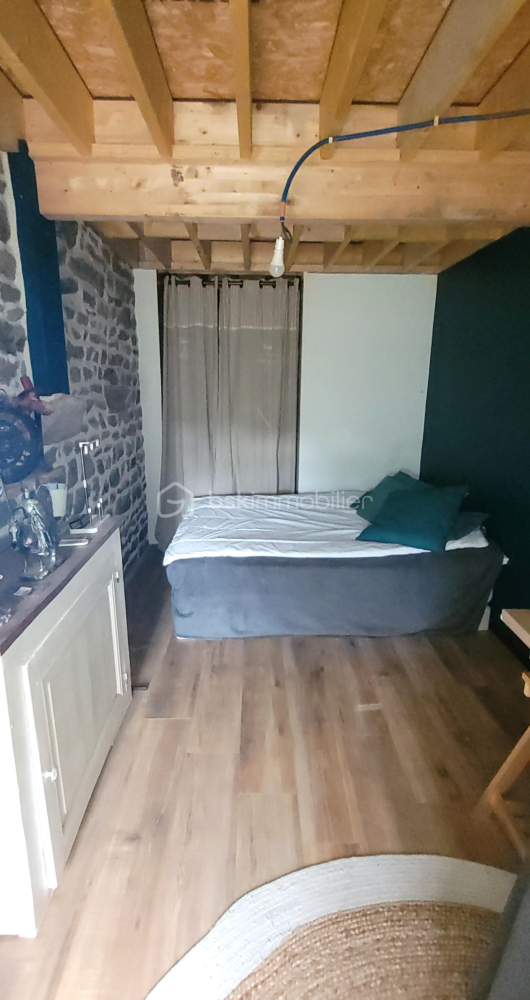 Maison longere de 100 m² - pinay chambre 2.jpg