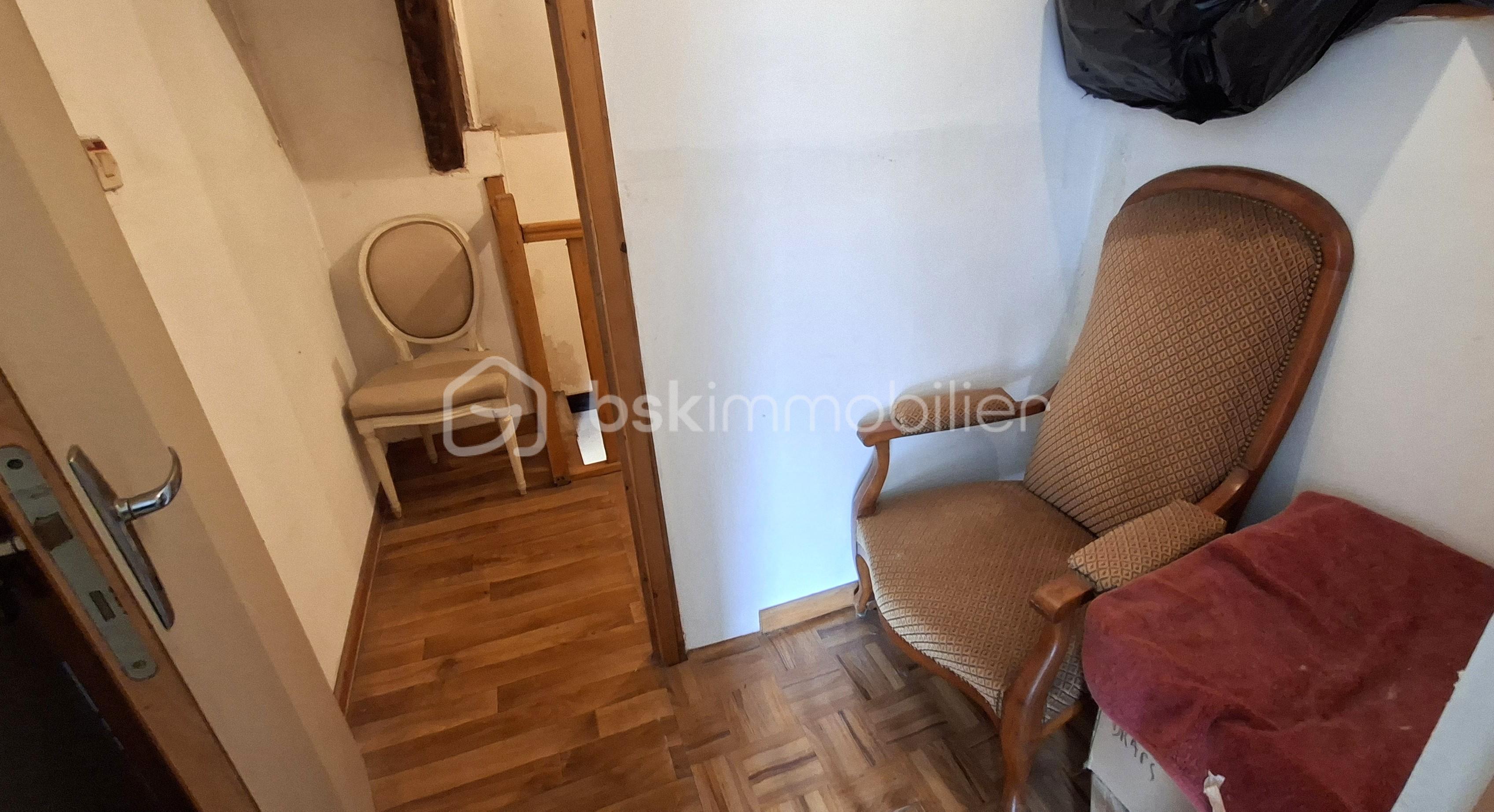 Maison longere de 90 m² - PINAY dégagement étage .jpg