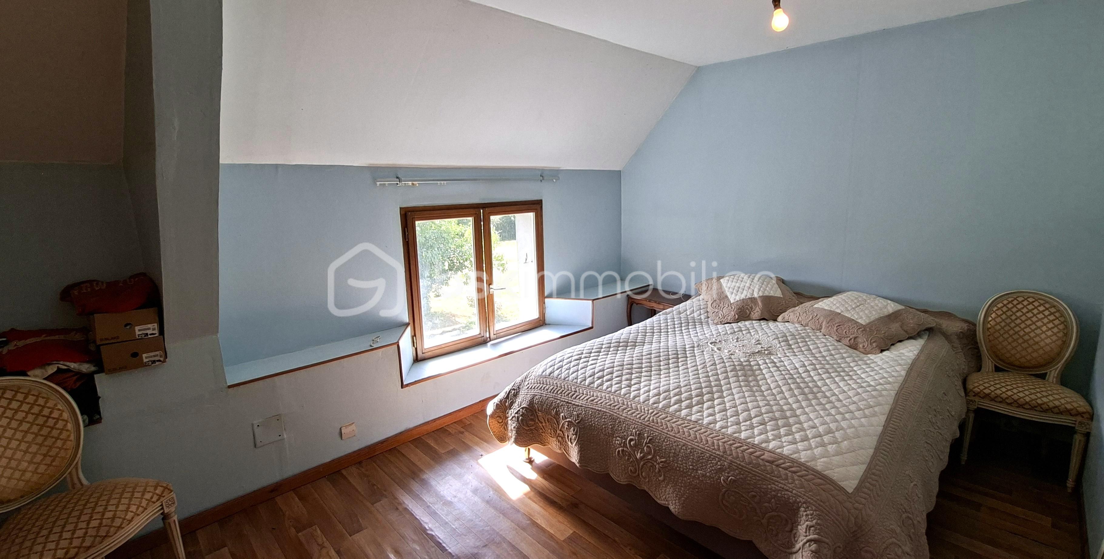Maison longere de 90 m² - PINAY chambre étage 1.jpg