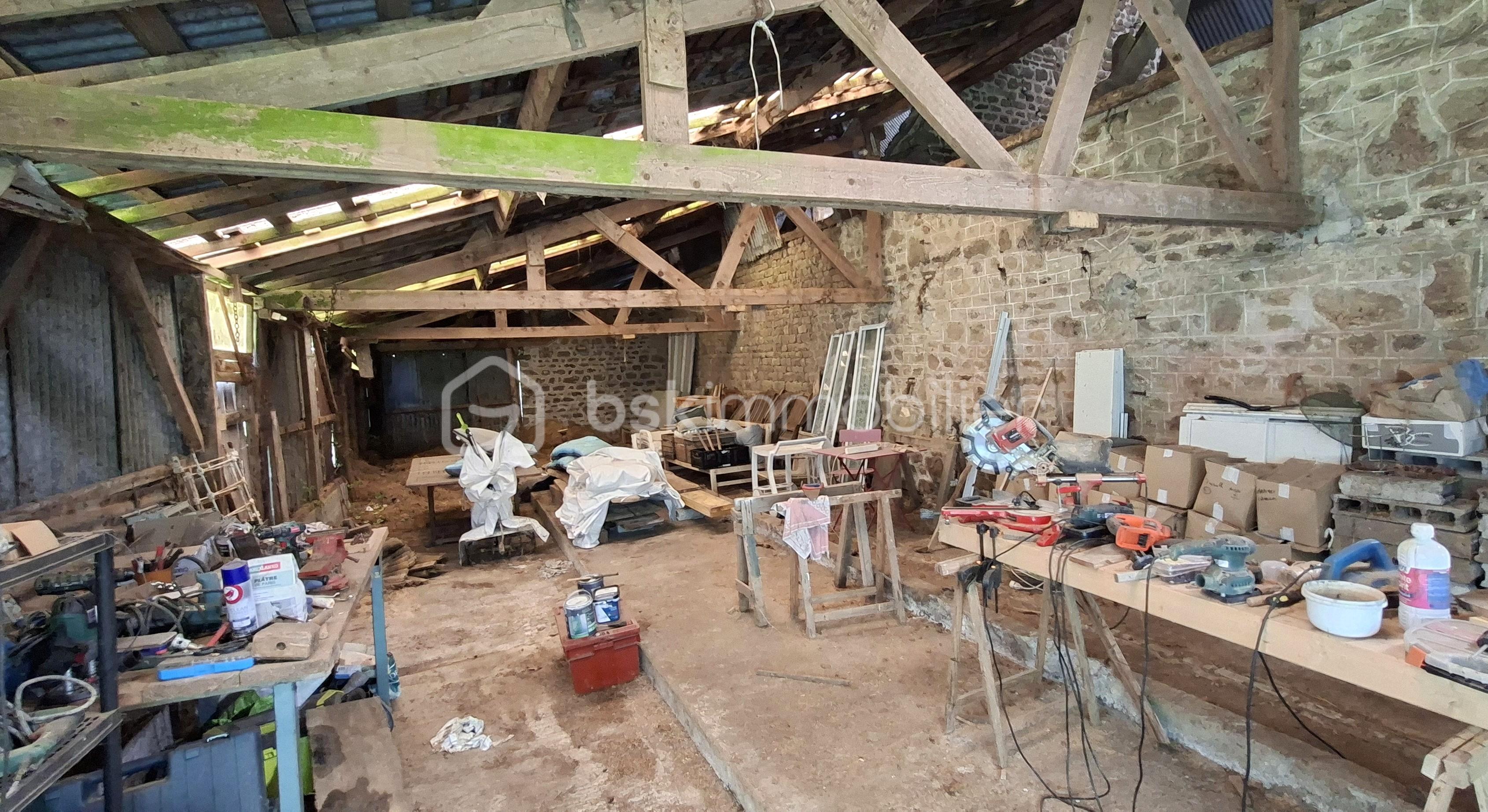 Maison longere de 90 m² - PINAY intérieur étable arrière ple .jpg