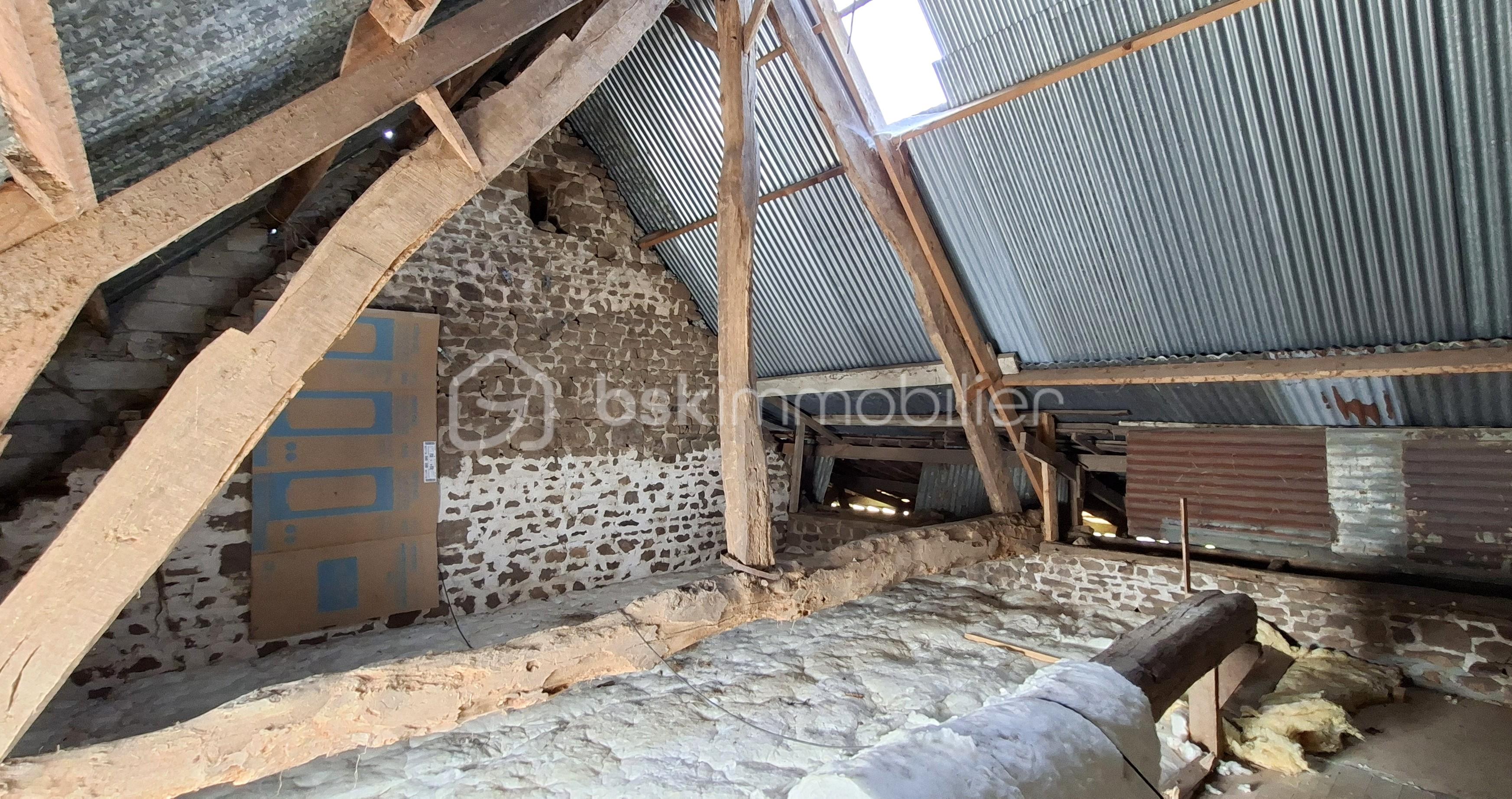 Maison longere de 90 m² - PINAY grenier 2.jpg