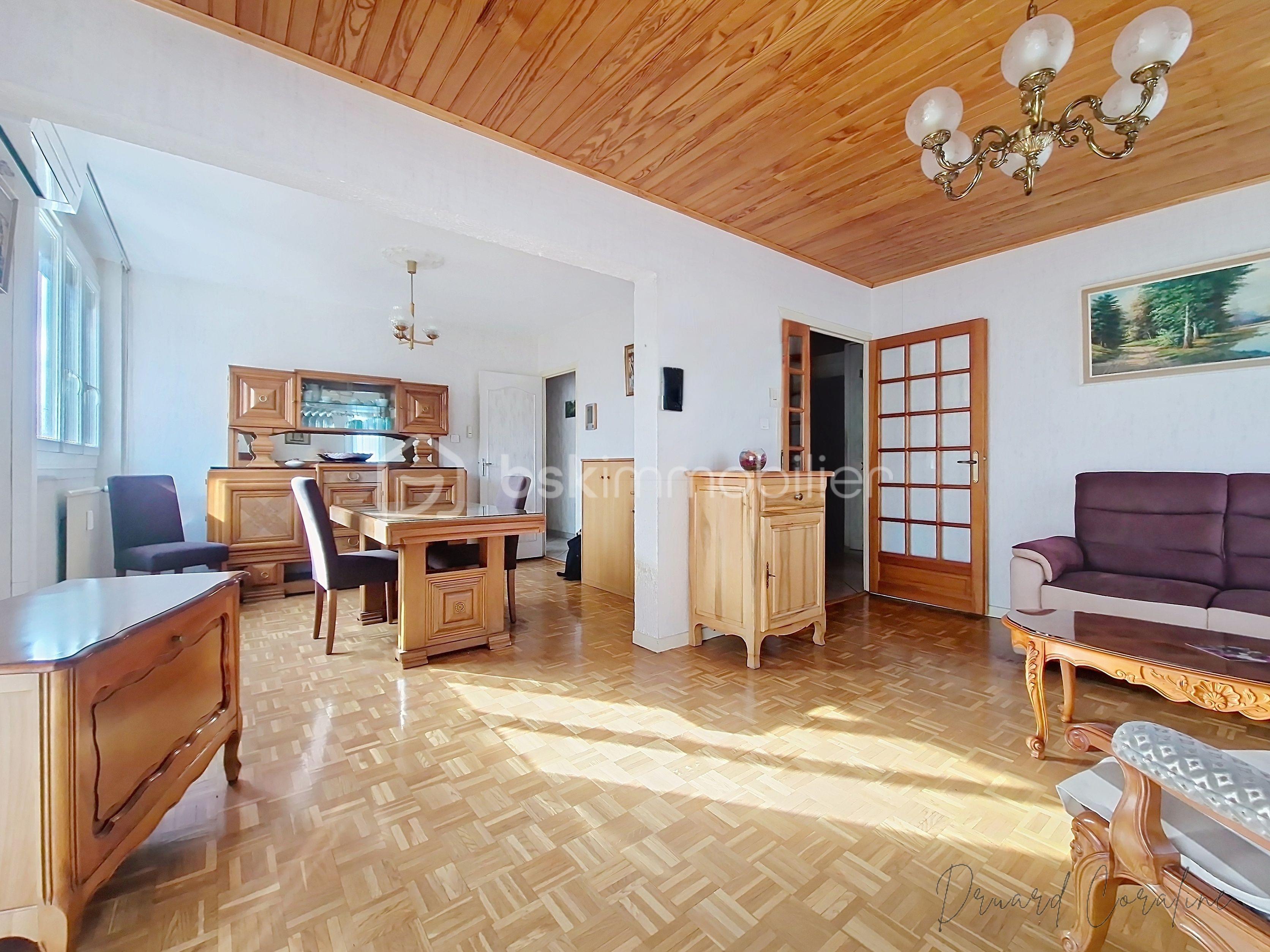 Appartement de 103,54 m² - vayr_00001.jpg