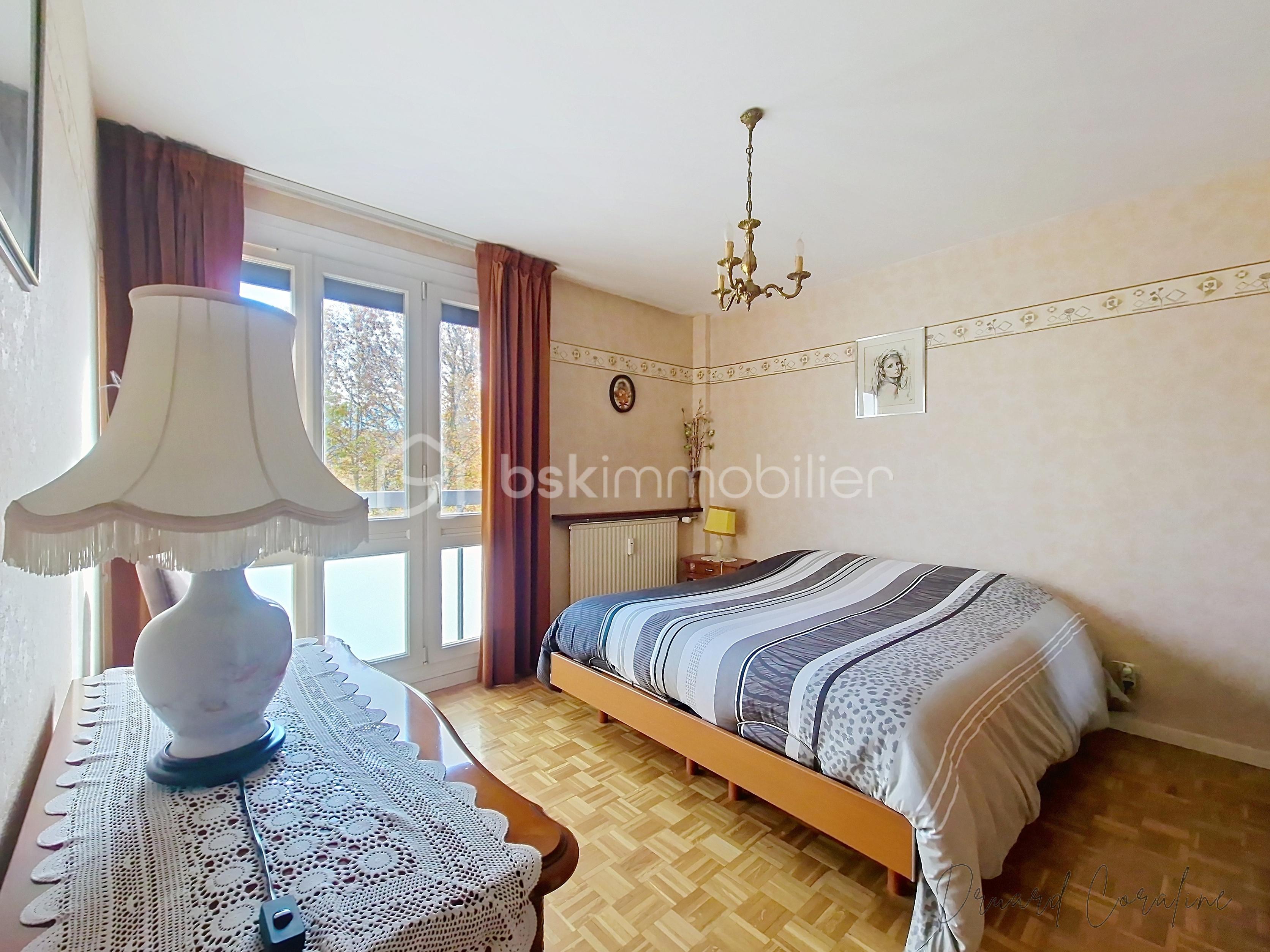 Appartement de 103,54 m² - vayr_00003.jpg