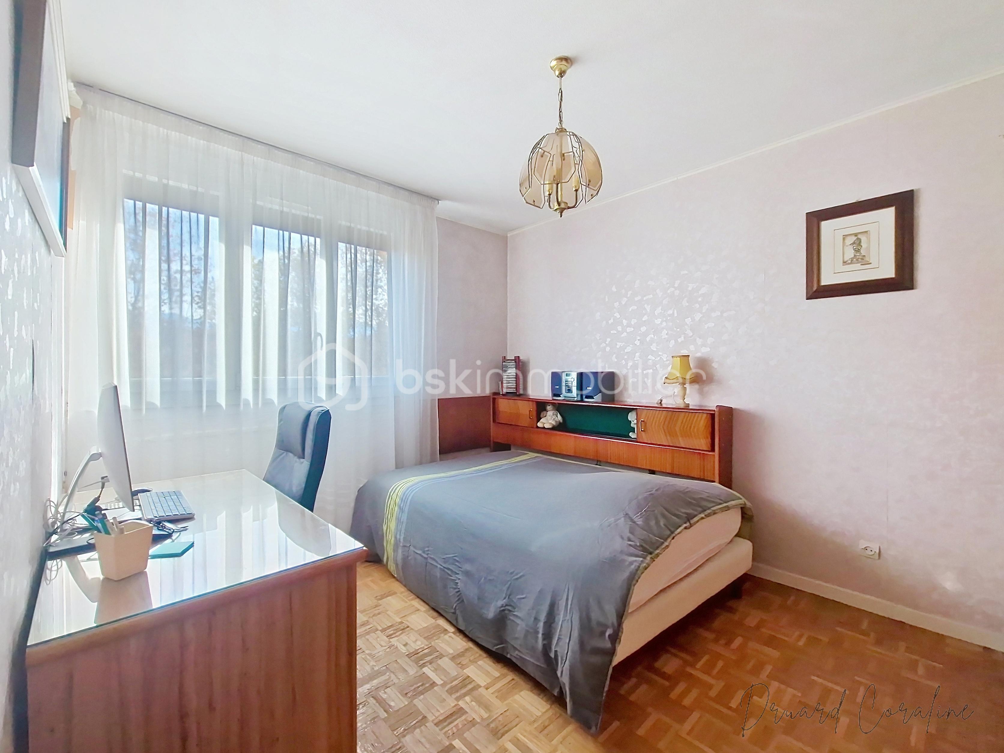 Appartement de 103,54 m² - vayr_00002.jpg