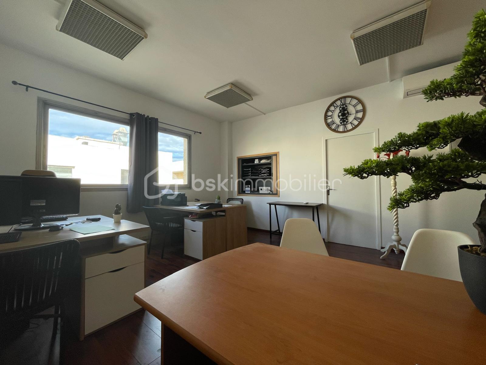 Bureau de 47 m² - 1000034457.jpg