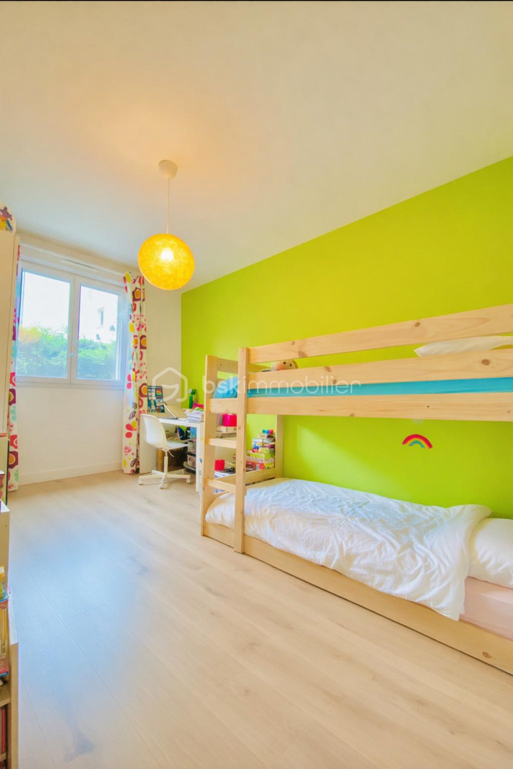 Appartement de 65,09 m² - Chambre d'enfants lumineuse et colorée.png