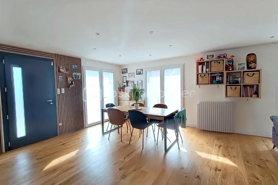 Maison de 120 m² - hoqi-93ffaf2c57d949e9b2f5c03a84e5586a.jpg