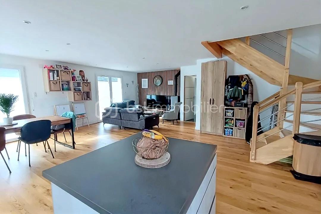 Maison de 120 m² - hoqi-c611c658149e432ba6d3e7e657d08043.jpg