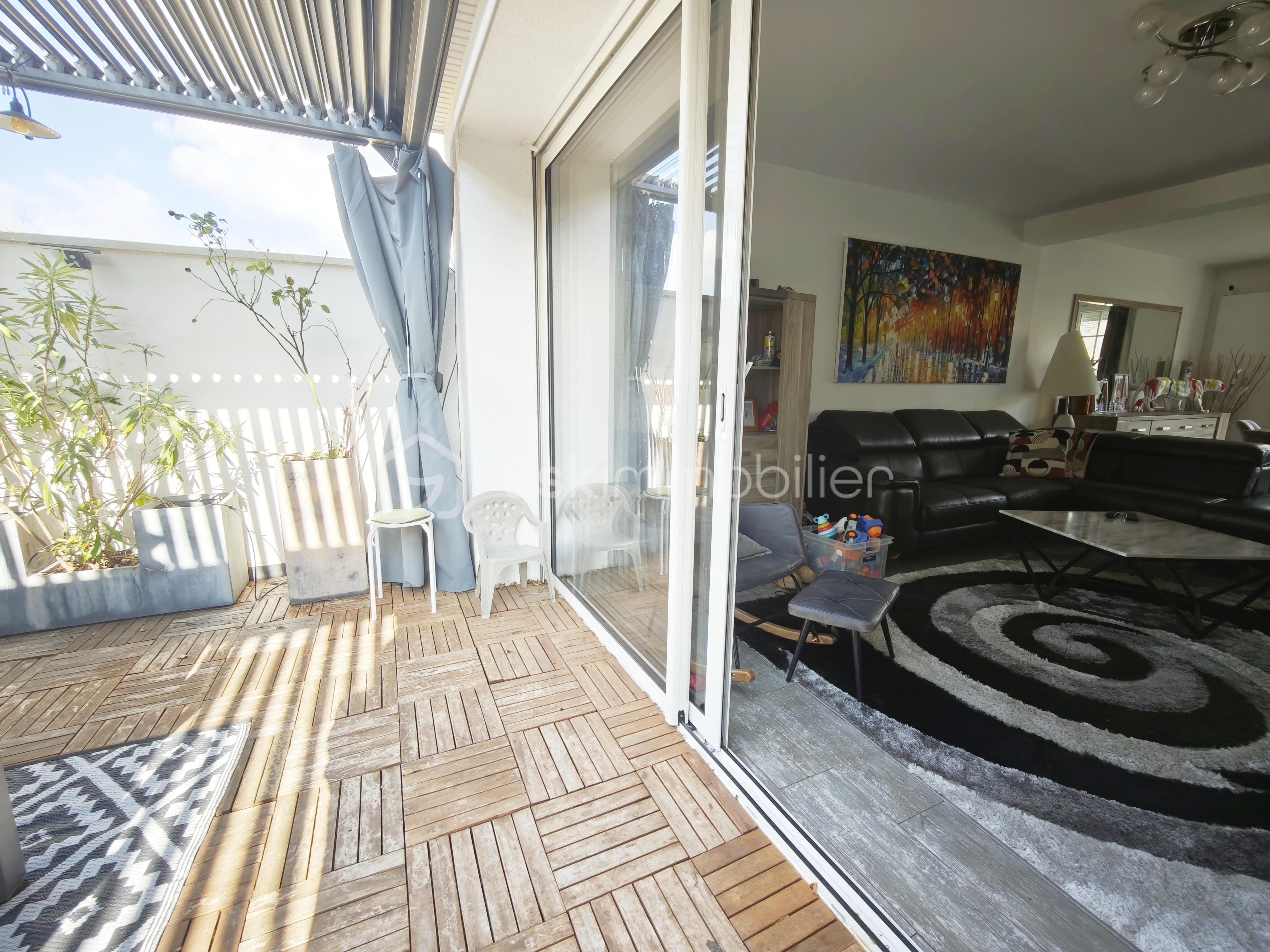 Maison de 140 m² - salon coté terrasse.jpeg