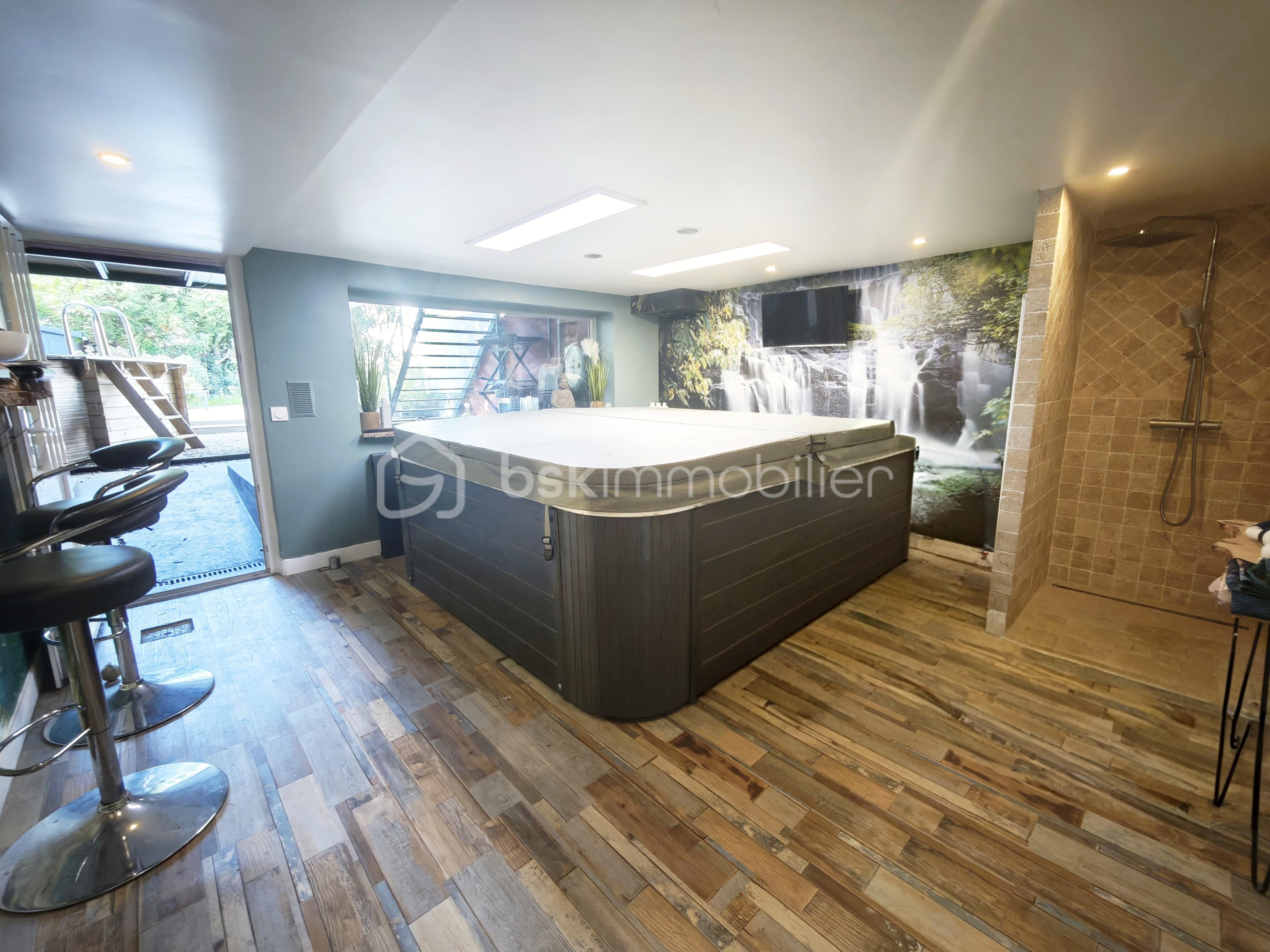 Maison de 140 m² - jacuzzi rez de jardin suite.jpeg