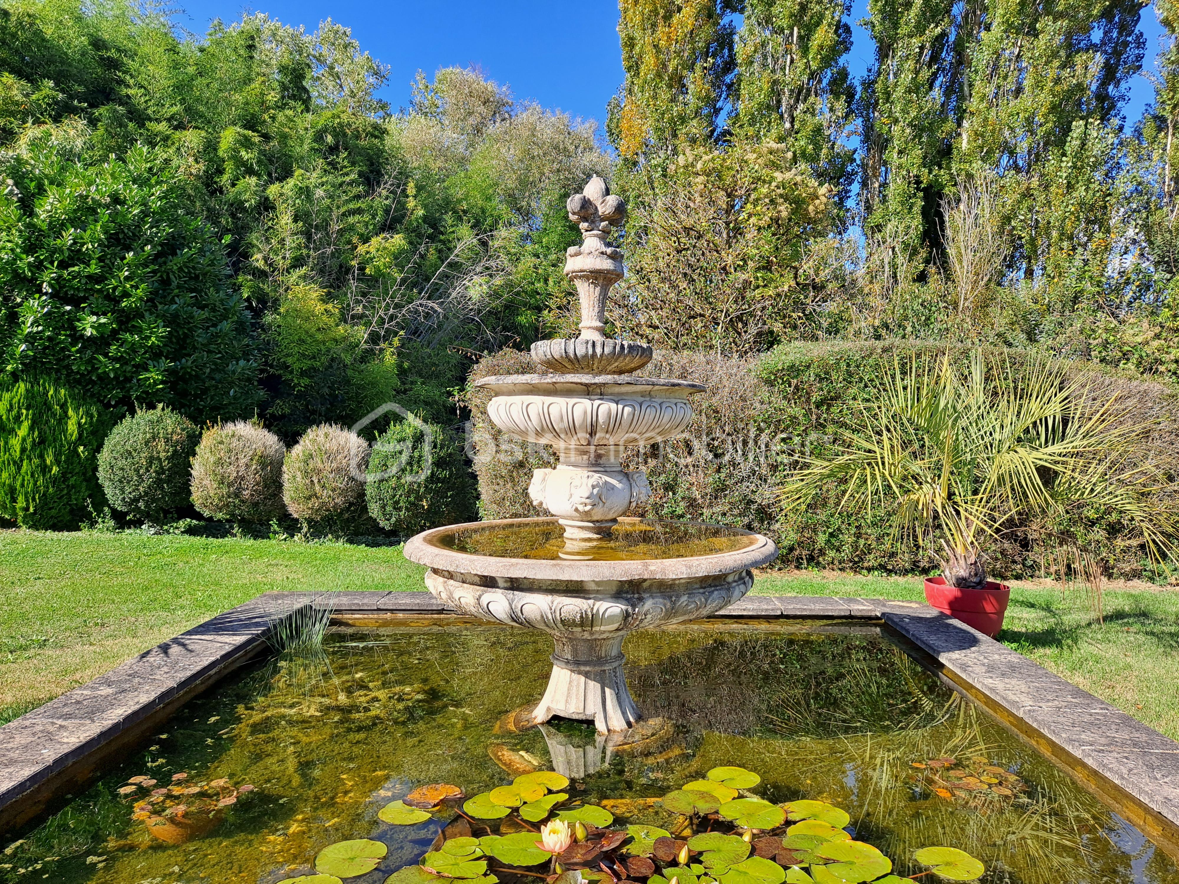 Demeure de 283 m² - 22 Belle Maison Gers jardin lac piscine (11).jpg