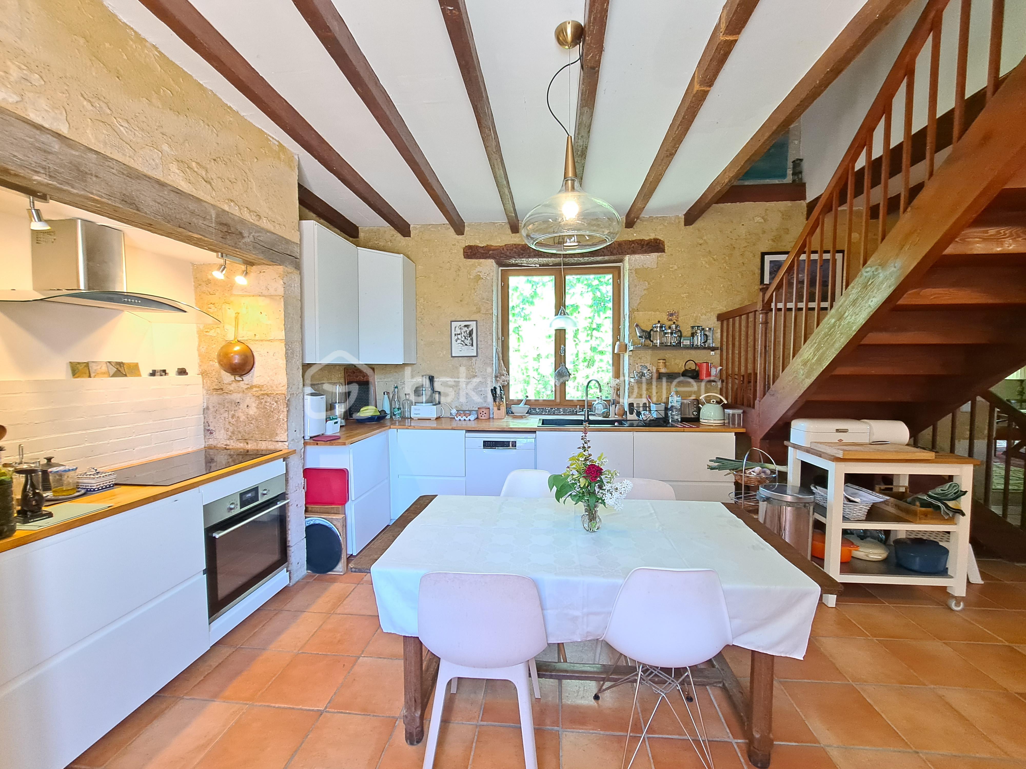 Demeure de 283 m² - 6 Belle Maison Gers gascony piscine jardin lac (42).jpg