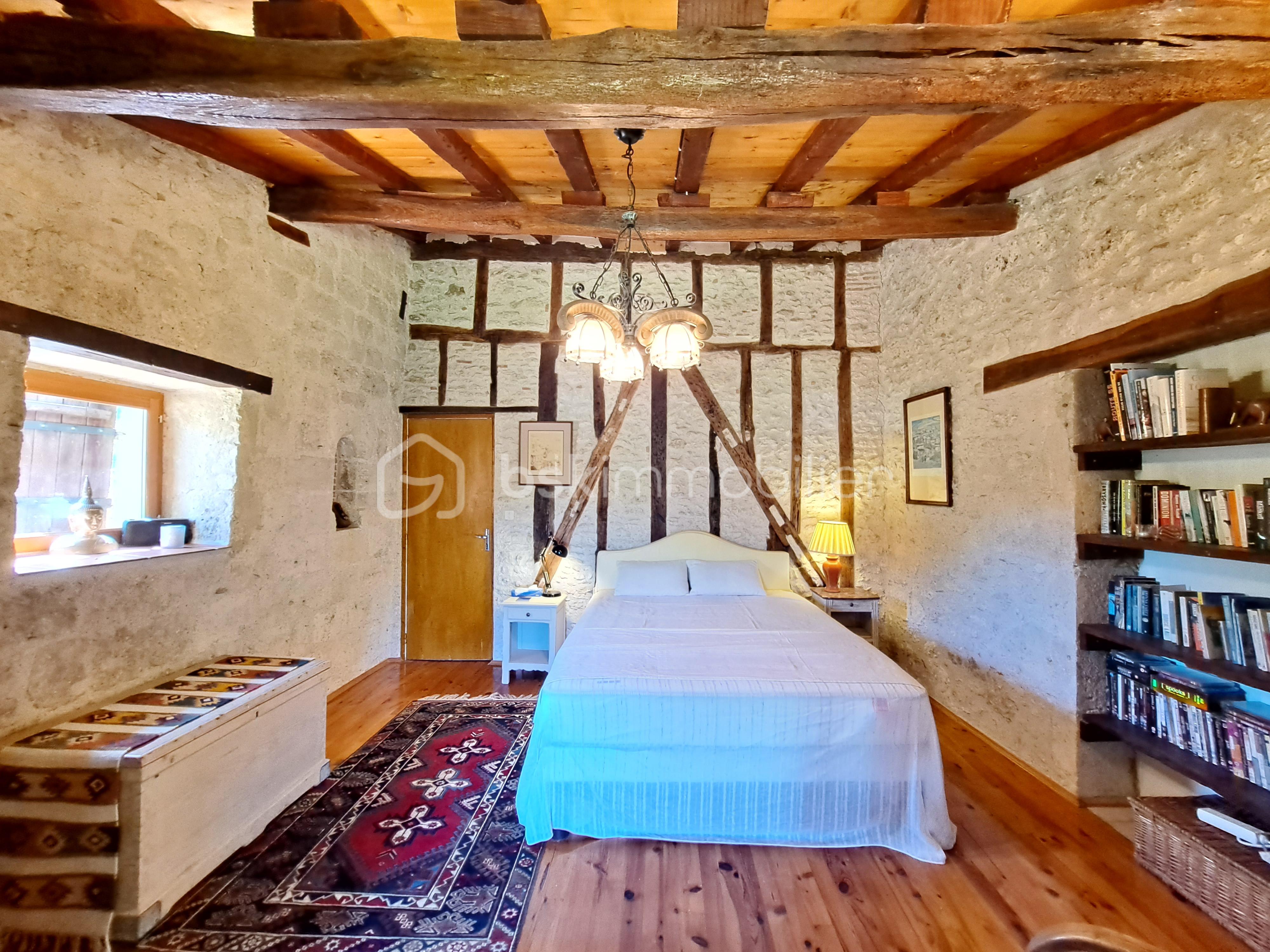 Demeure de 283 m² - 2-Belle Maison Gers gascony piscine jardin lac (3).jpg
